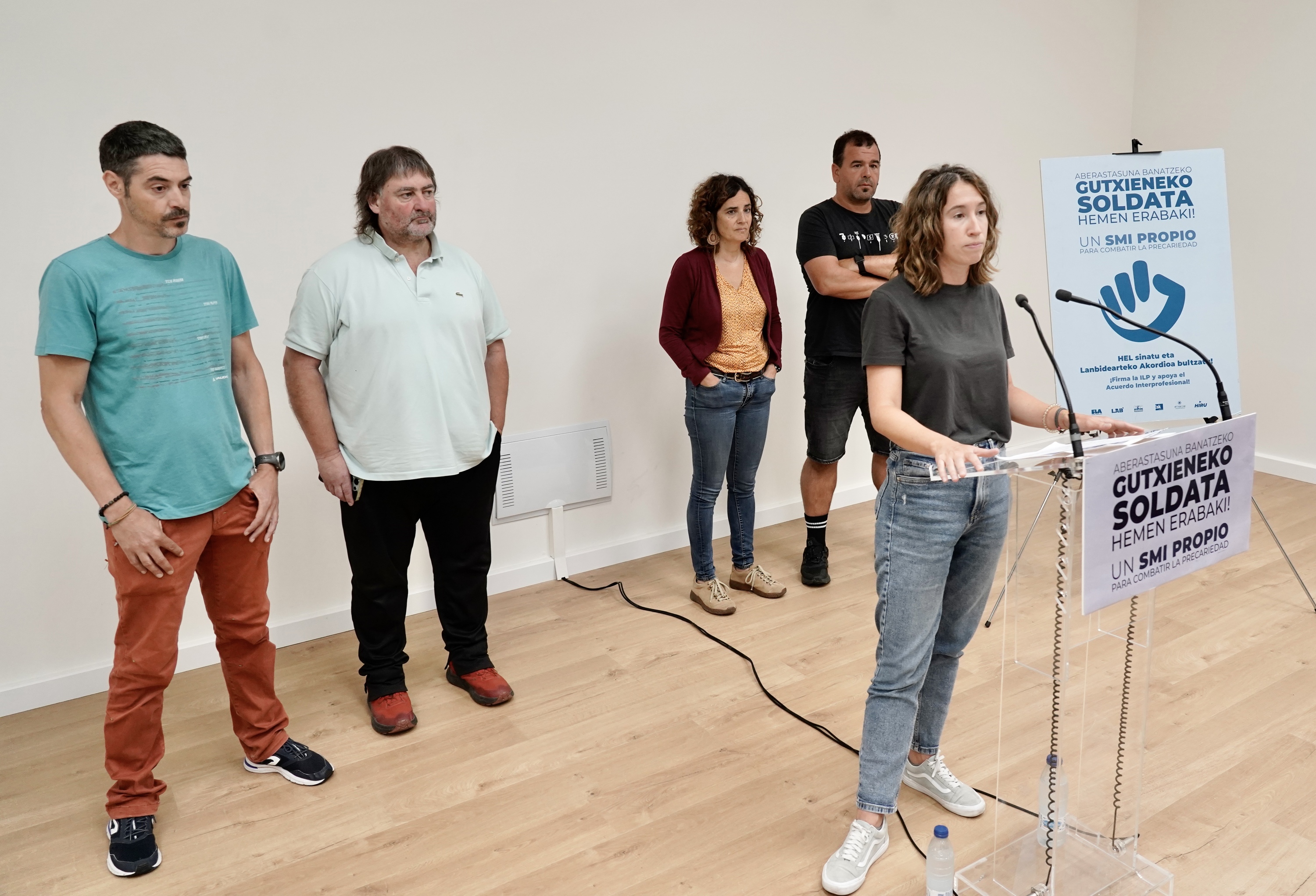 Sindikatu abertzaleek gaur egindako agerraldia, LABen Bilboko egoitzan. MARISOL RAMIREZ / FOKU