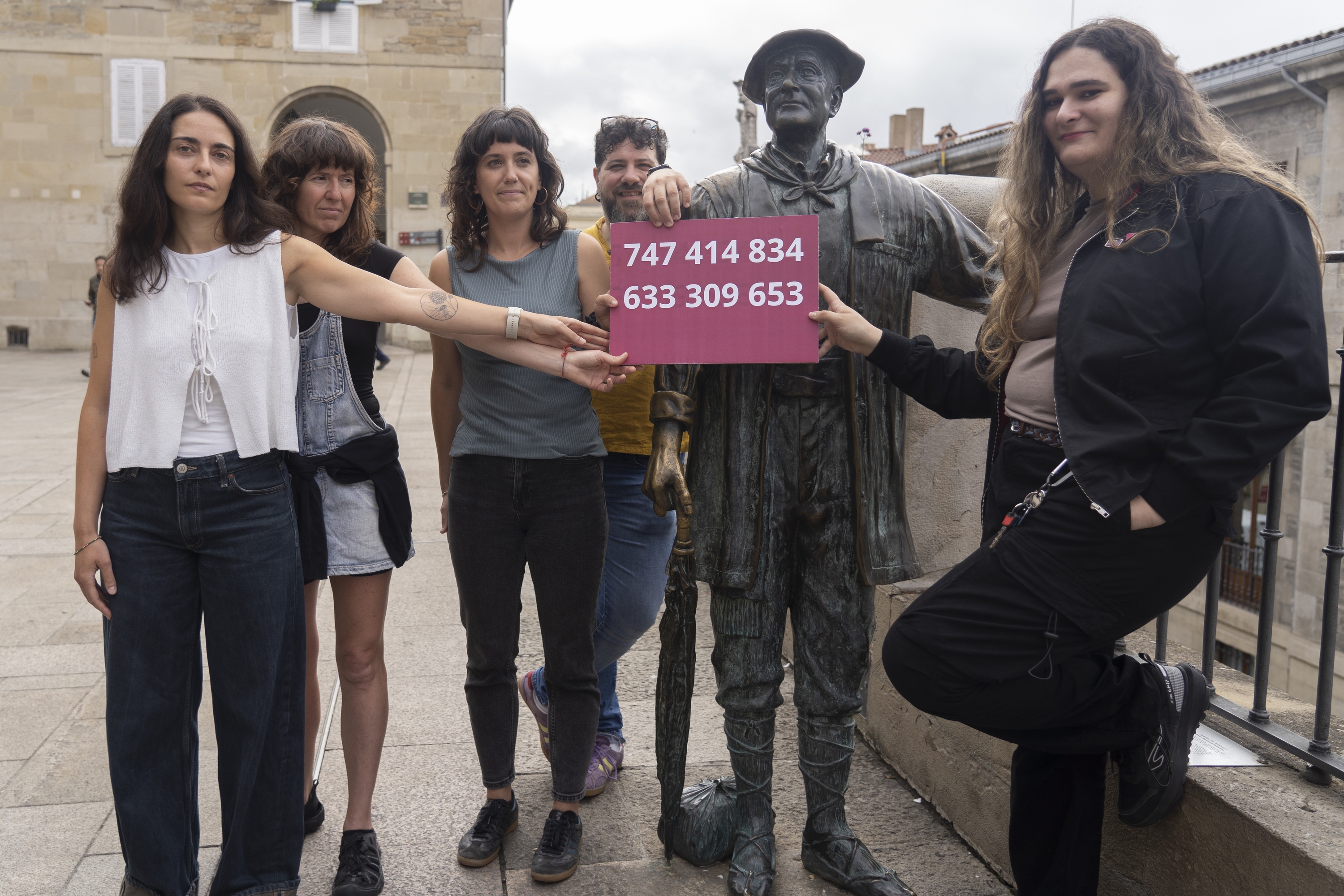Gasteizko Mugimendu Feministaren eta Lumagorri elkartearen agerraldi bateratua, gaur. MONIKA DEL VALLE / FOKU