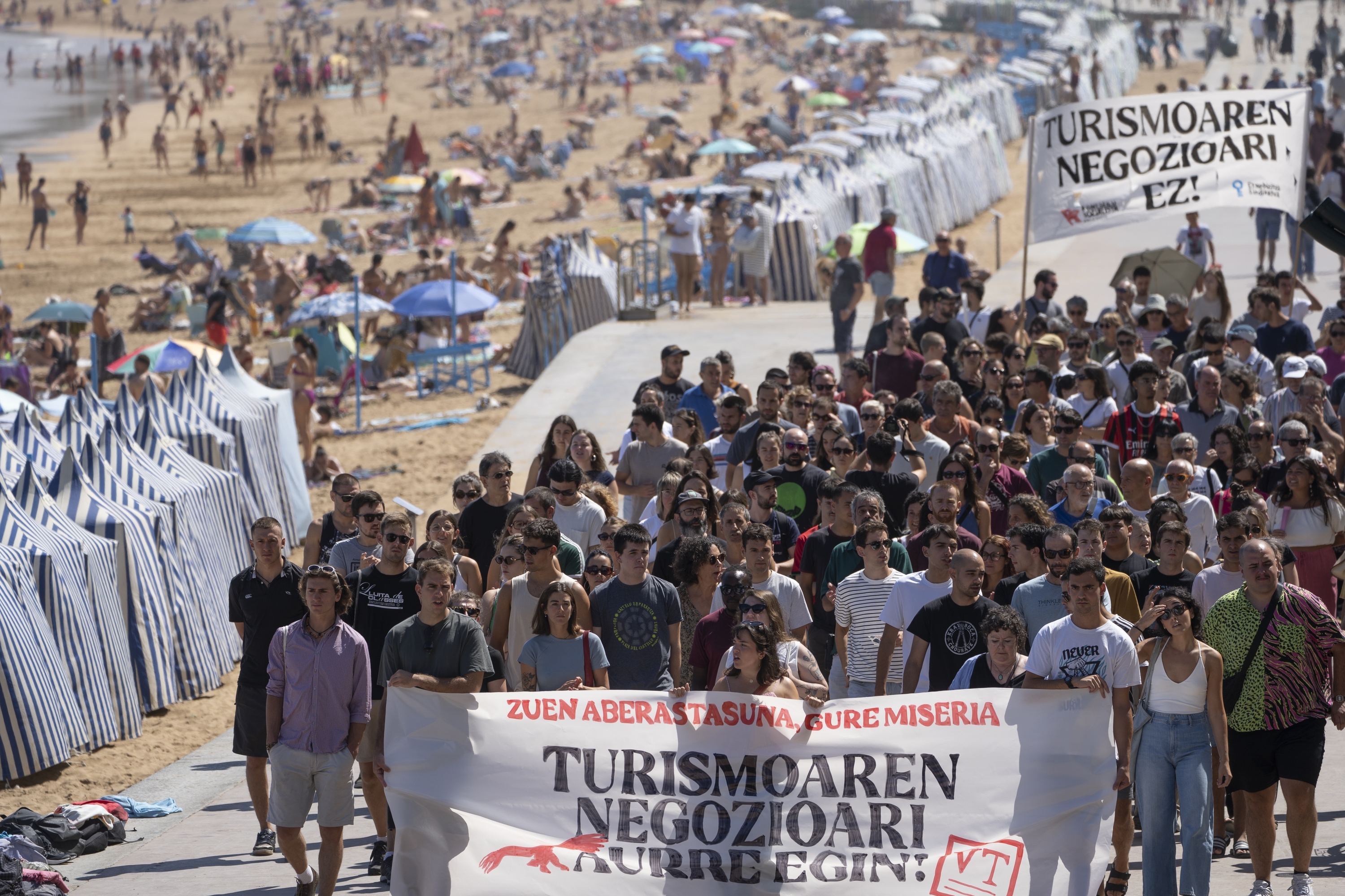 Mugimendu Sozialistaren manifestazioa goizean, Zarautzen. JAGOBA MANTEROLA / FOKU