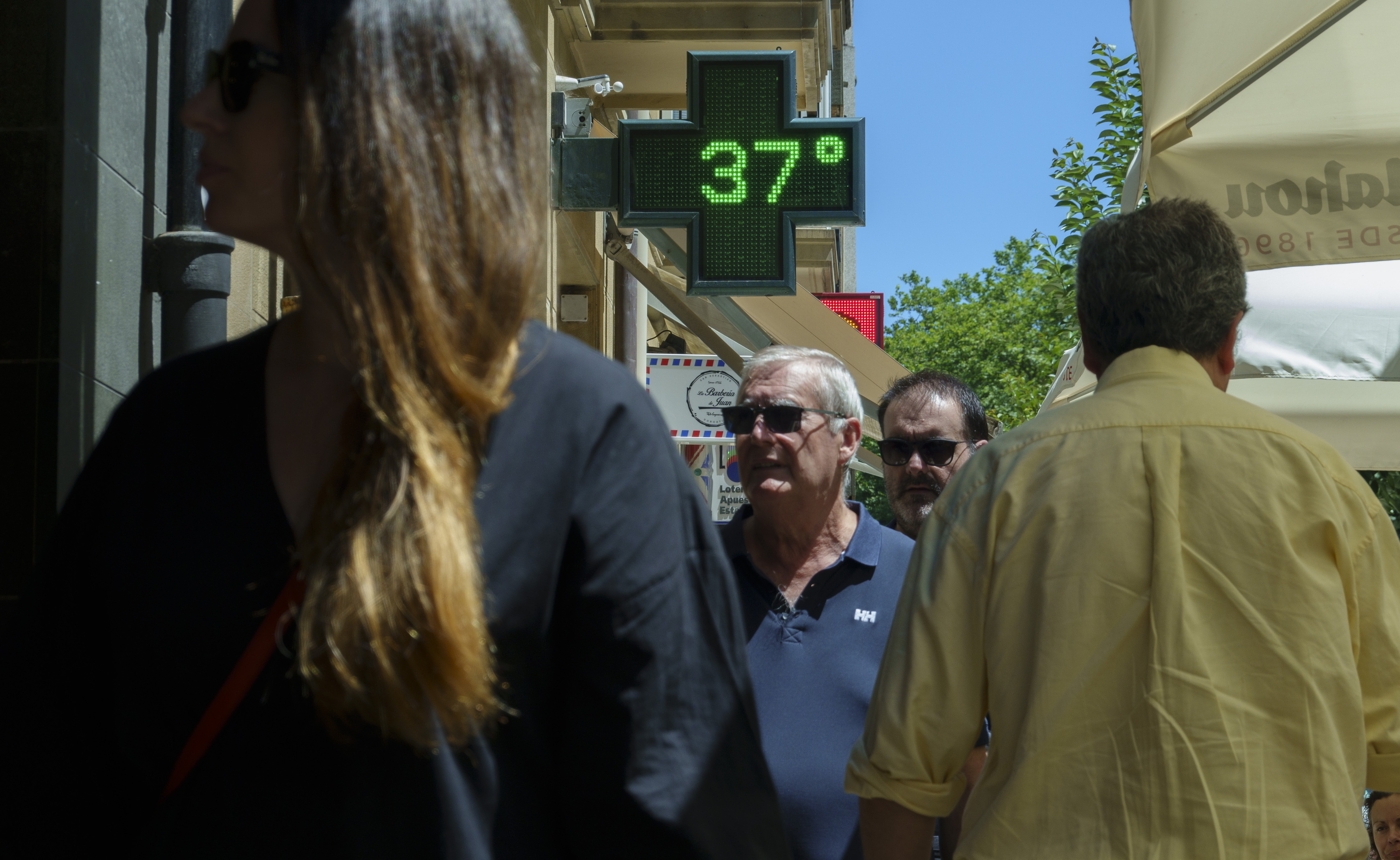 Bero bolada batean termometro bati ateratako argazkia, Donostian. JON URBE / FOKU