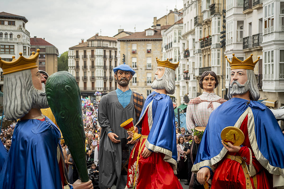 Gasteizko erraldoi eta buruhandiak Gasteizko kaleetan, aurtengo jaietan. JAIZKI FONTANEDA / FOKU