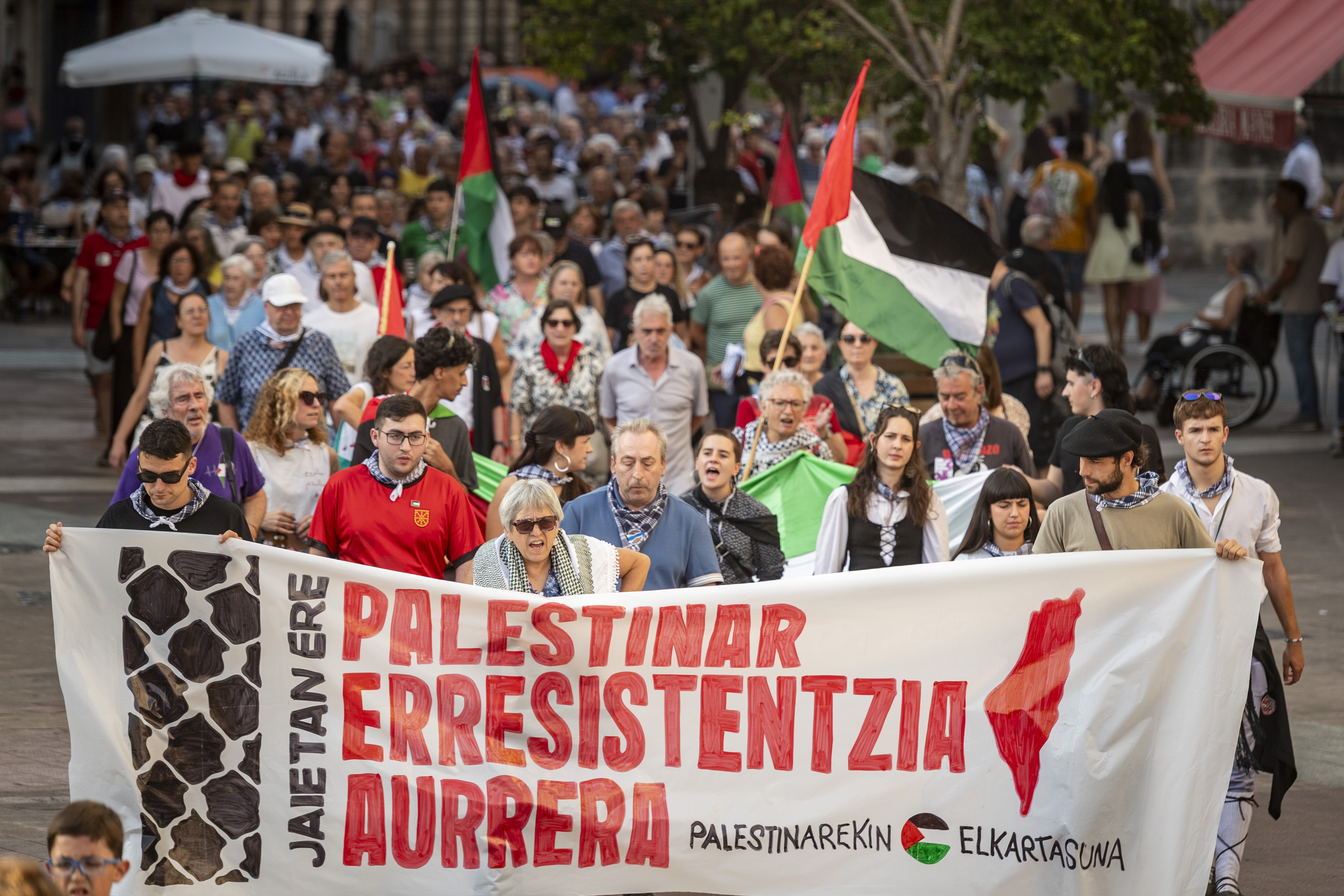 Palestinaren aldeko manifestazioa gaur, Gasteizen. JAIZKI FONTANEDA / FOKU