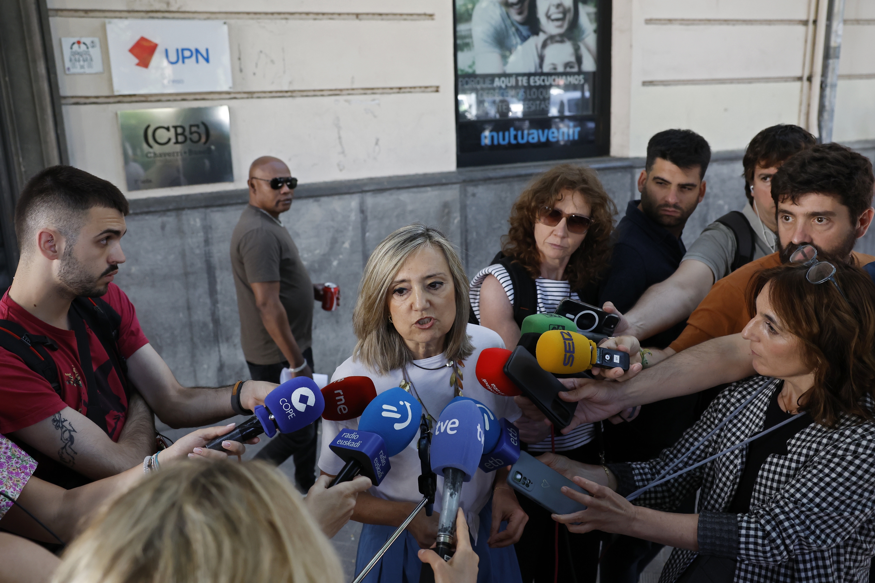 Cristina Ibarrola adierazpenak egiten, artxiboko argazki batean. JESUS DIGES / EFE