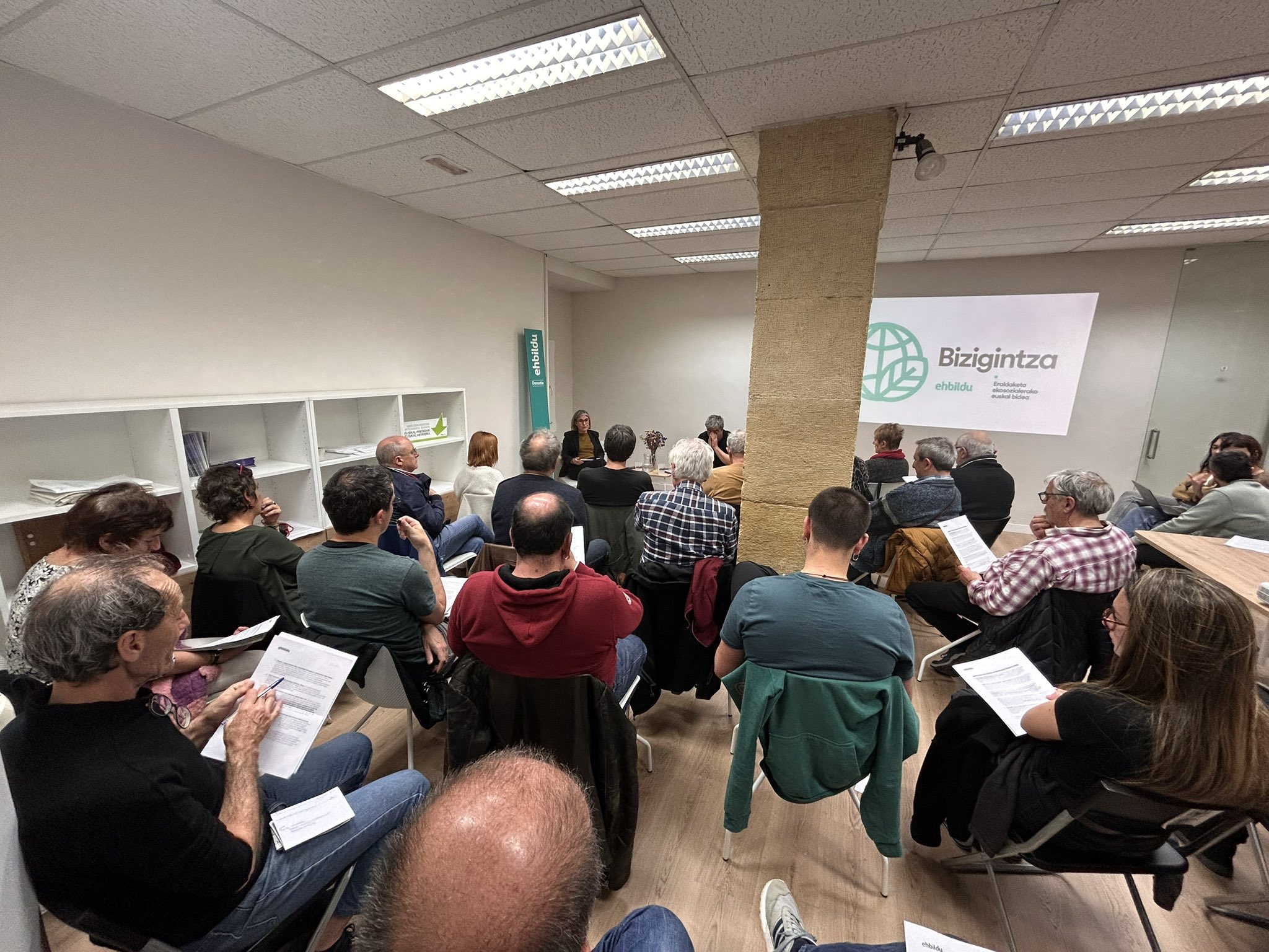 Ponentzia eztabaidatzeko Donostian apirilean egindako bilkura. EH BILDU