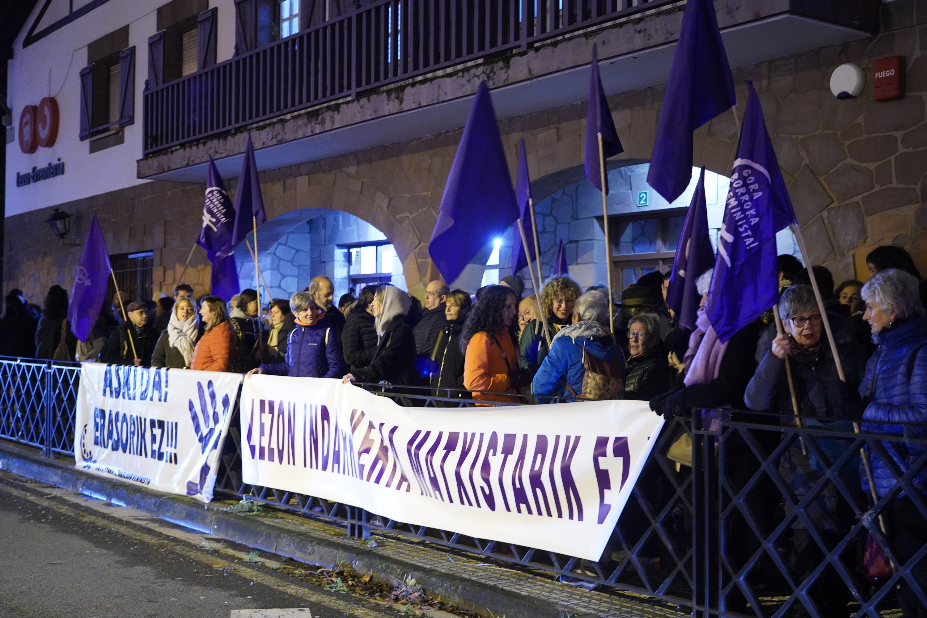 Mugimendu feministak eraso matxista batengatik deitutako elkarretaratzea, iaz, Errenterian. JON URBE/ FOKU