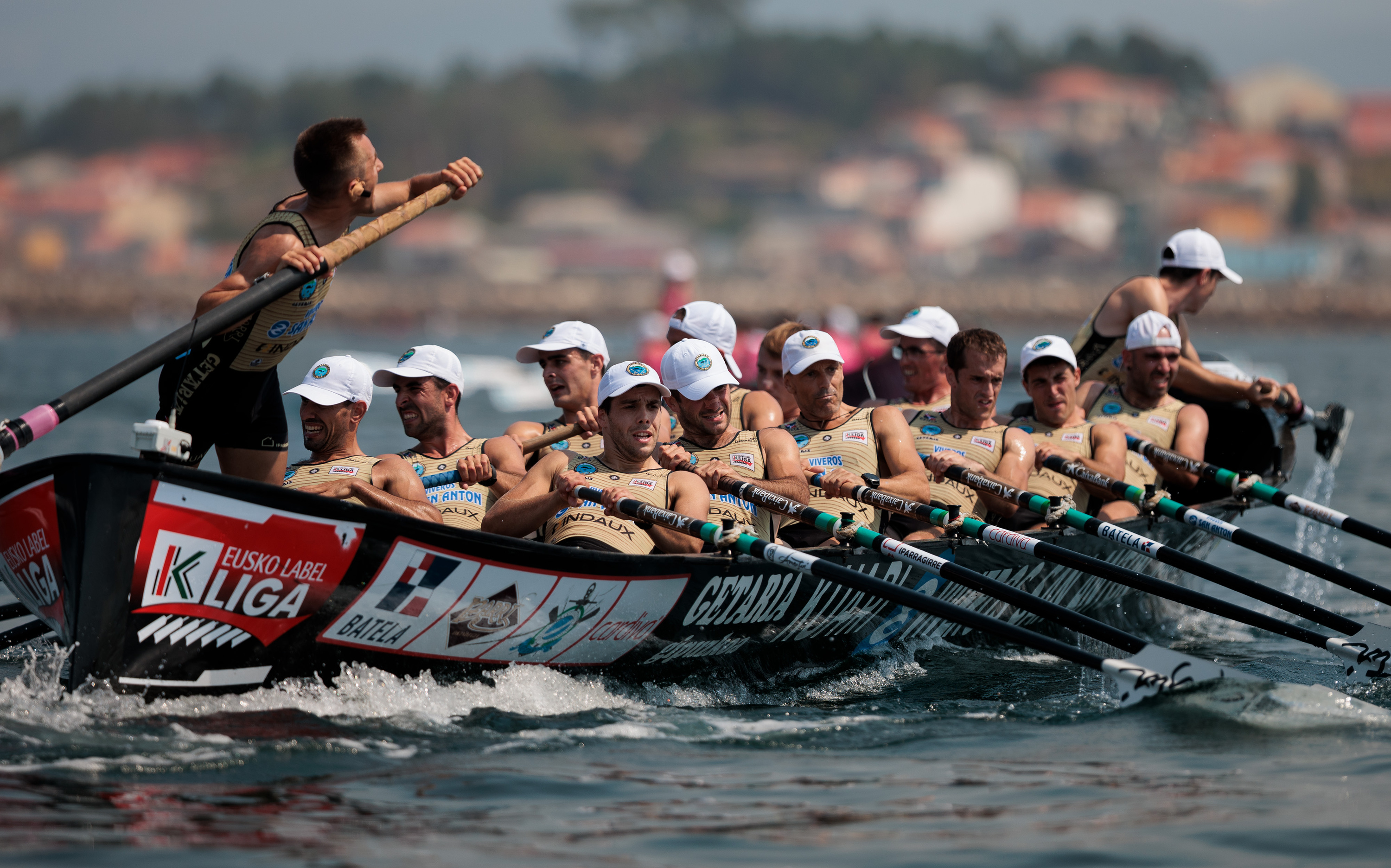 Getariako trainerua lehian, atzo, Boiron (Galizia). AITOR ARRIZABALAGA / TKE