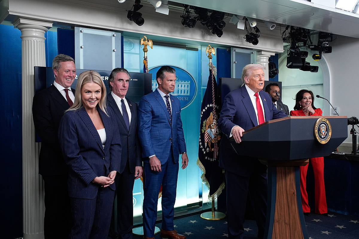 Donald Trump, atzo, Etxe Zurian emandako prentsaurrekoan. YURI GRIPAS / EFE