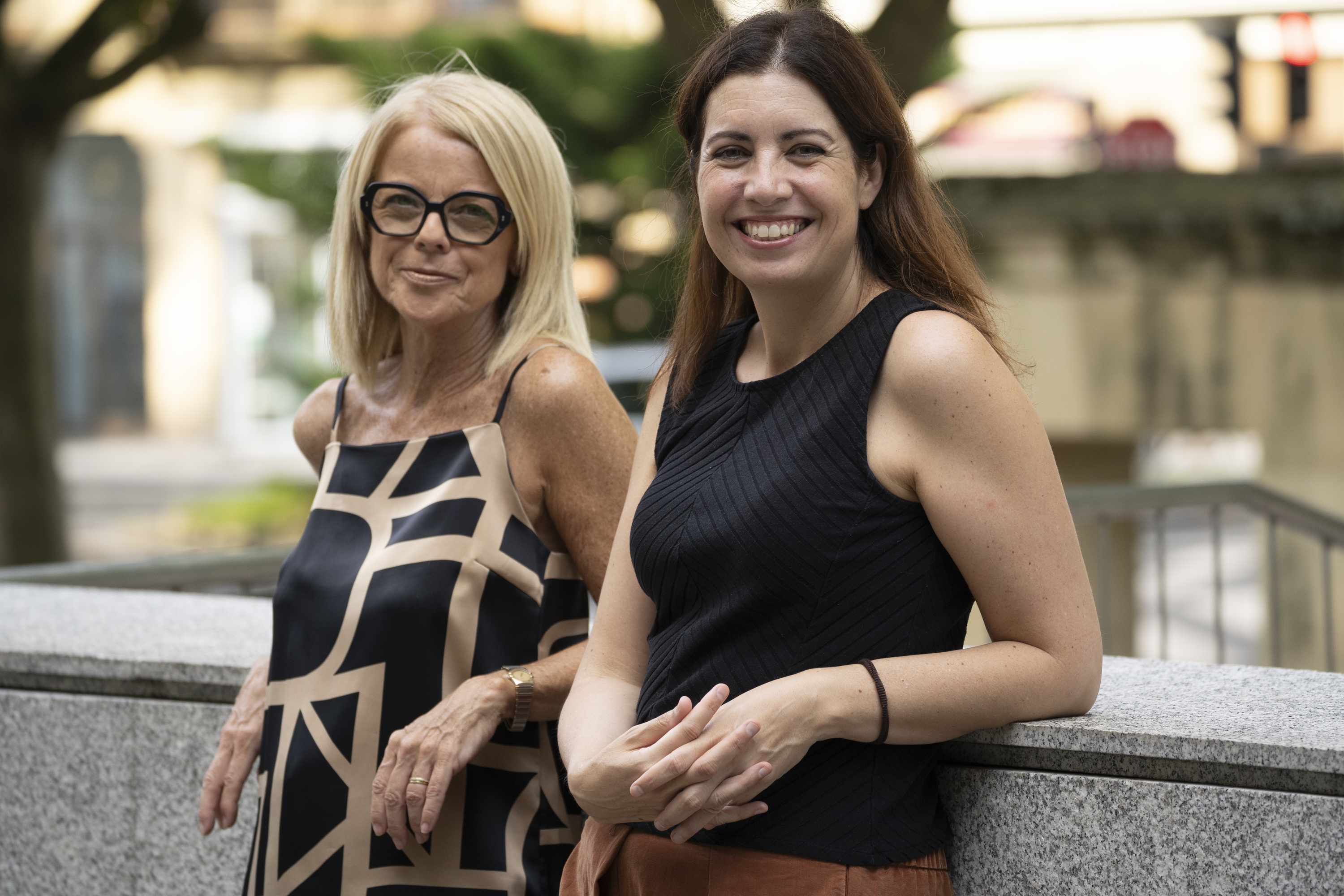 Maria Pilar Rodriguez eta Esther Ferrer irakasle eta ikerlariak. JAGOBA MANTEROLA / FOKU