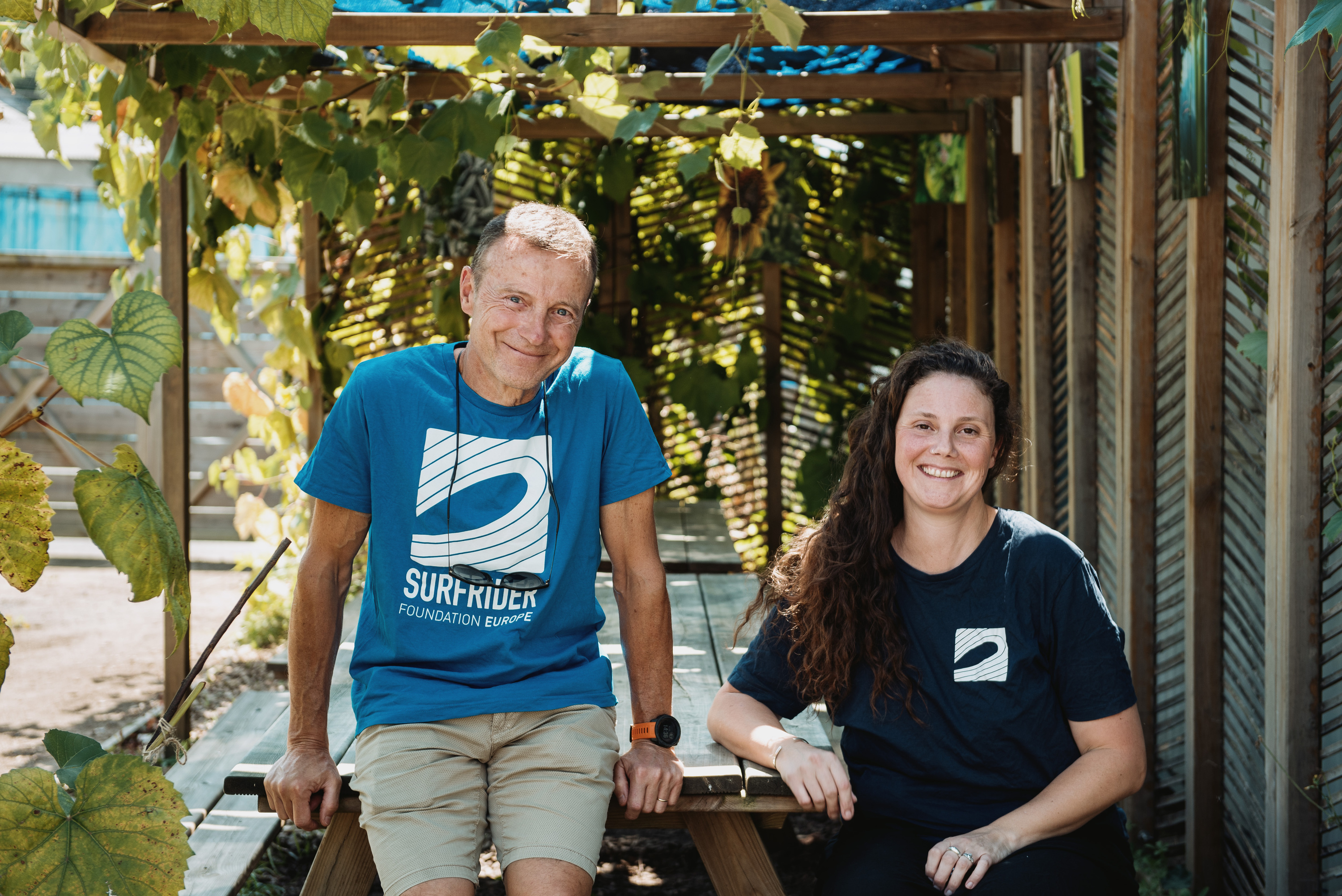 Jean François Cazaubon 'Jeff' eta Amelie Winiger, Surfrider fundazioko boluntarioak. GUILLAUME FAUVEAU