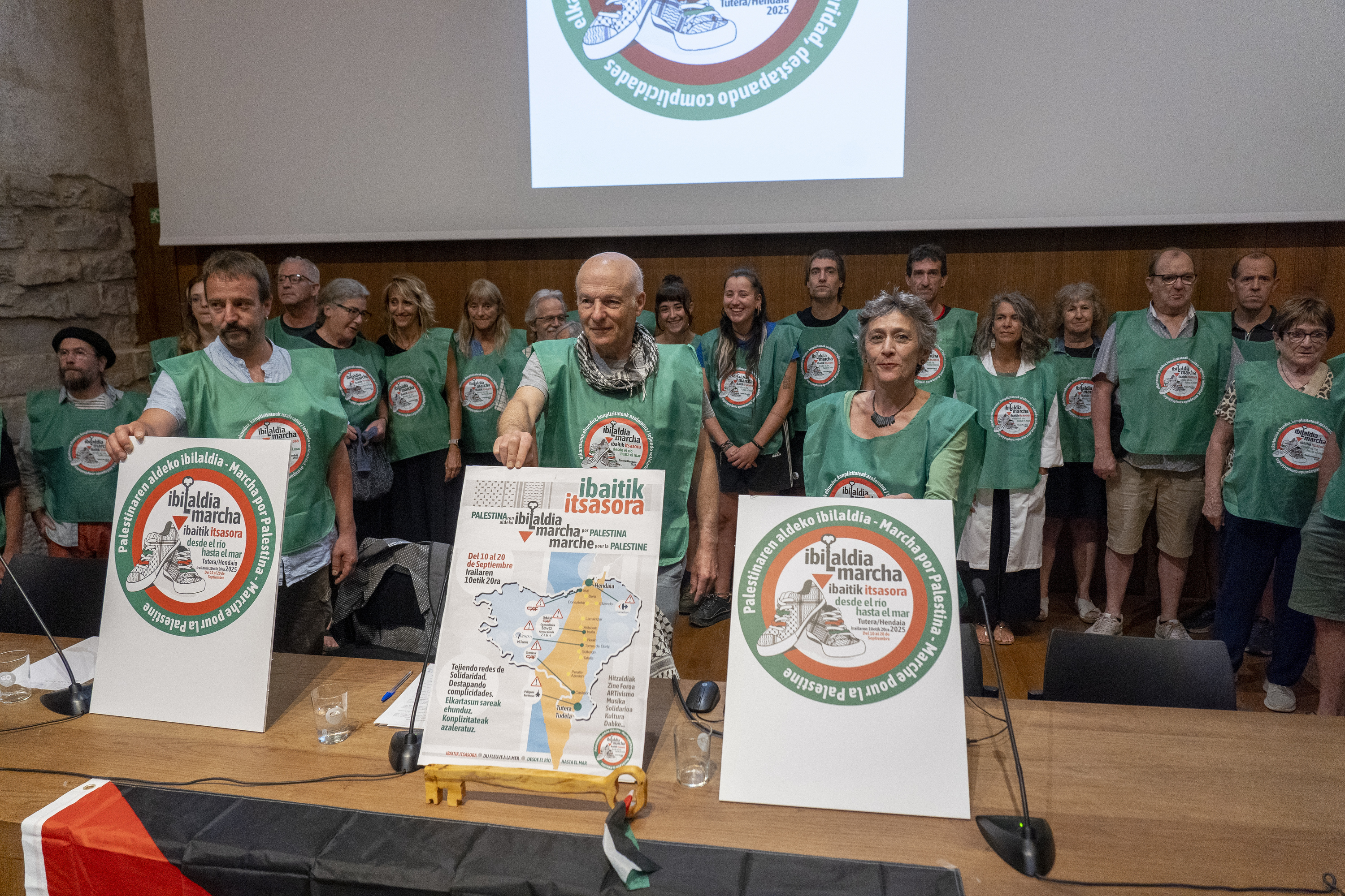 Palestinaren aldeko martxaren aurkezpena, gaur, Iruñeko Kondestablearen jauregian. IÑIGO URIZ/FOKU