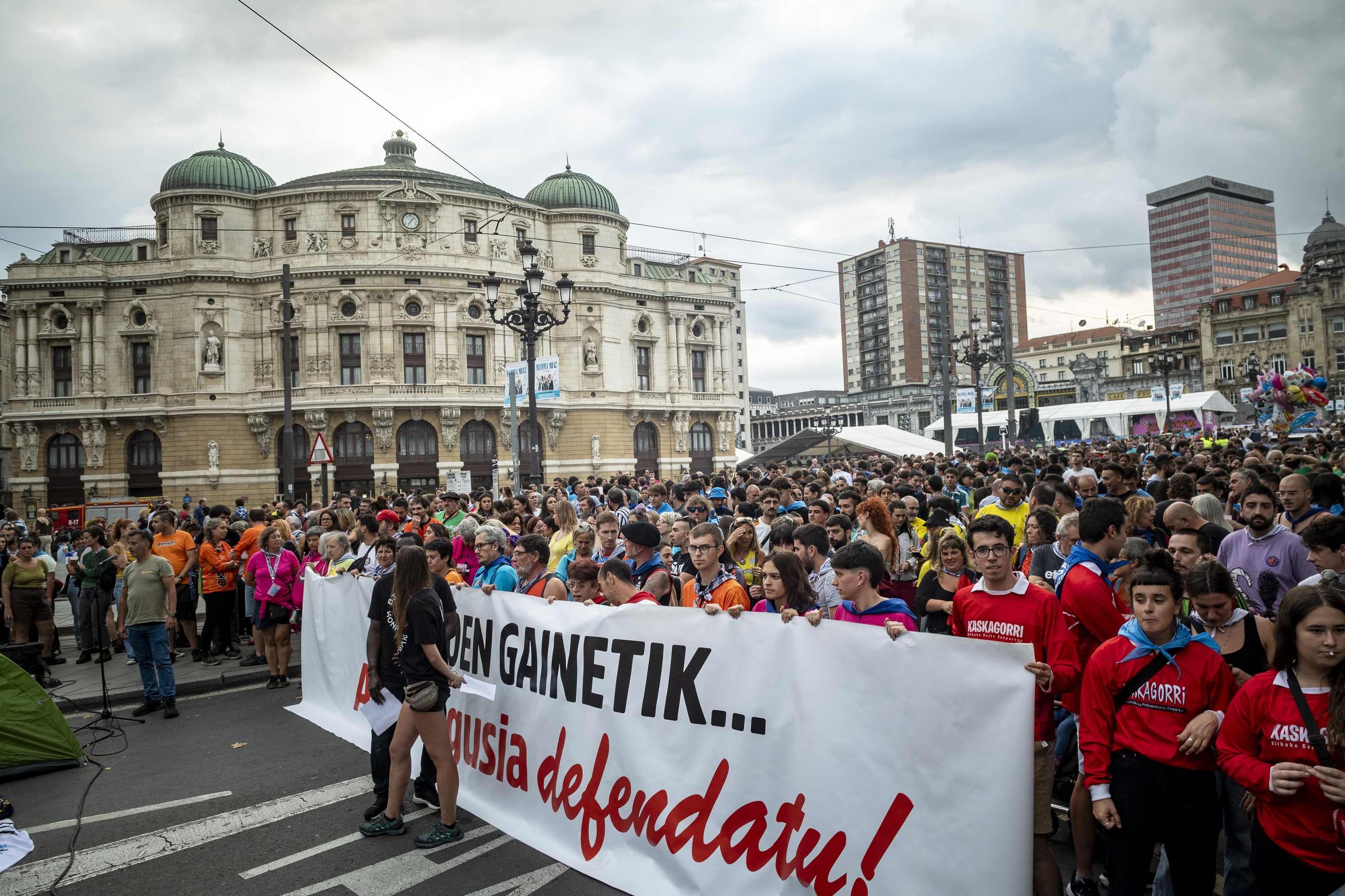 Kaleko saltzaileen aldeko mobilizazio handia, gaur. JAIZKI FONTANEDA / FOKU