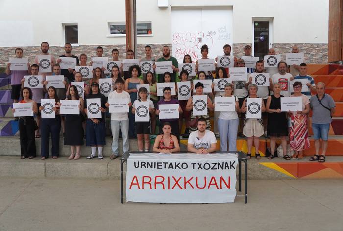 Urnietako Txosna Batzordeak uztailean egin zuen agerraldia. AIURRI