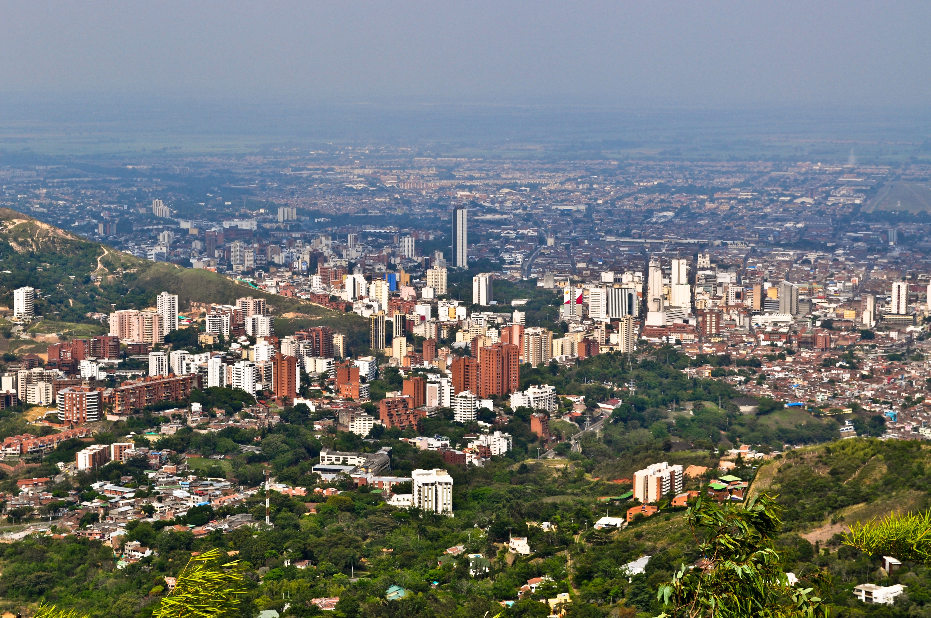 Kolonbiako Cali hiriaren panoramika. DAVID ALEJANDRO RENDON / CC-BY-SA 3.0