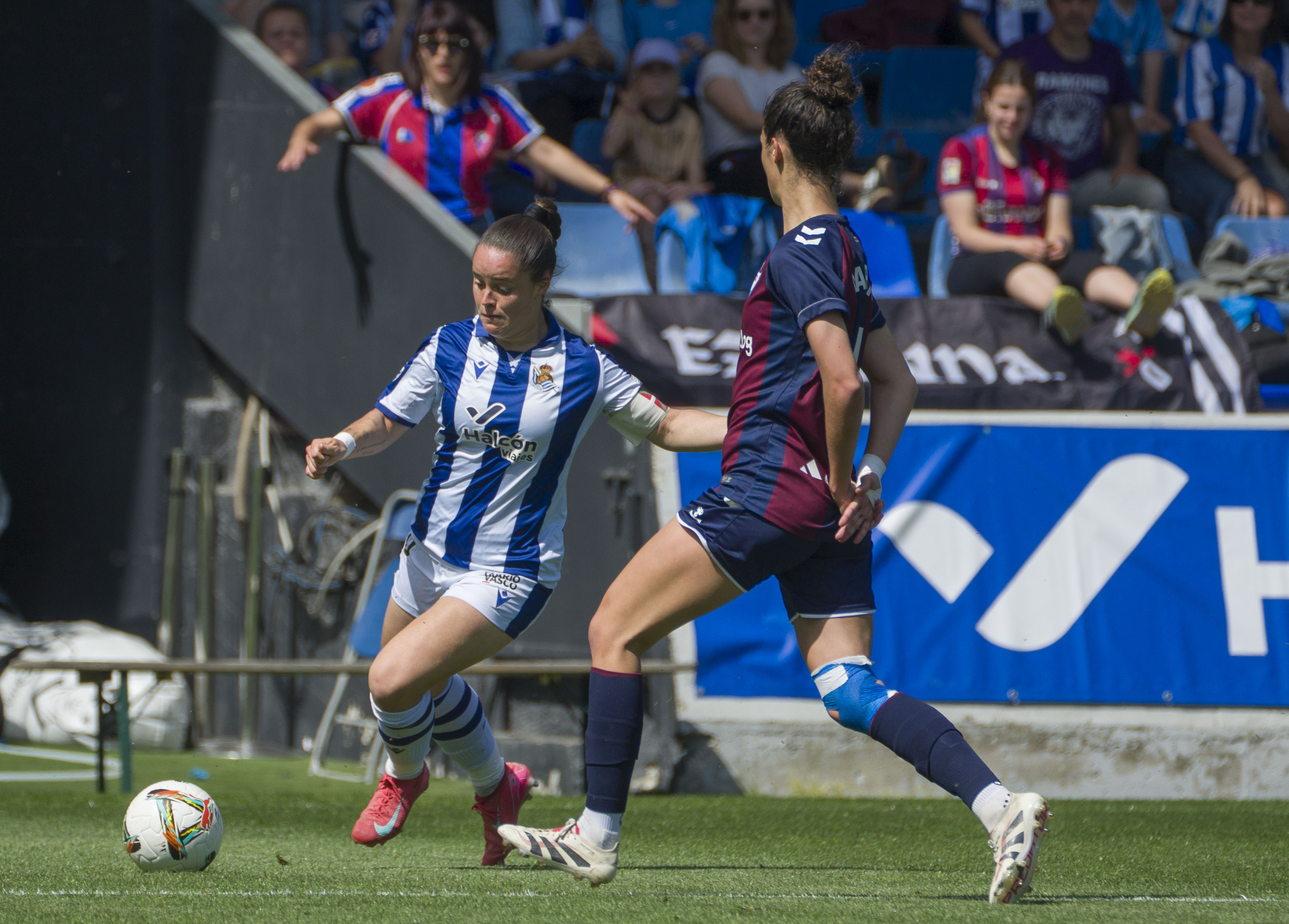 Reala eta Eibar, iragan denboraldian, ligako partida batean. JON URBE / FOKU