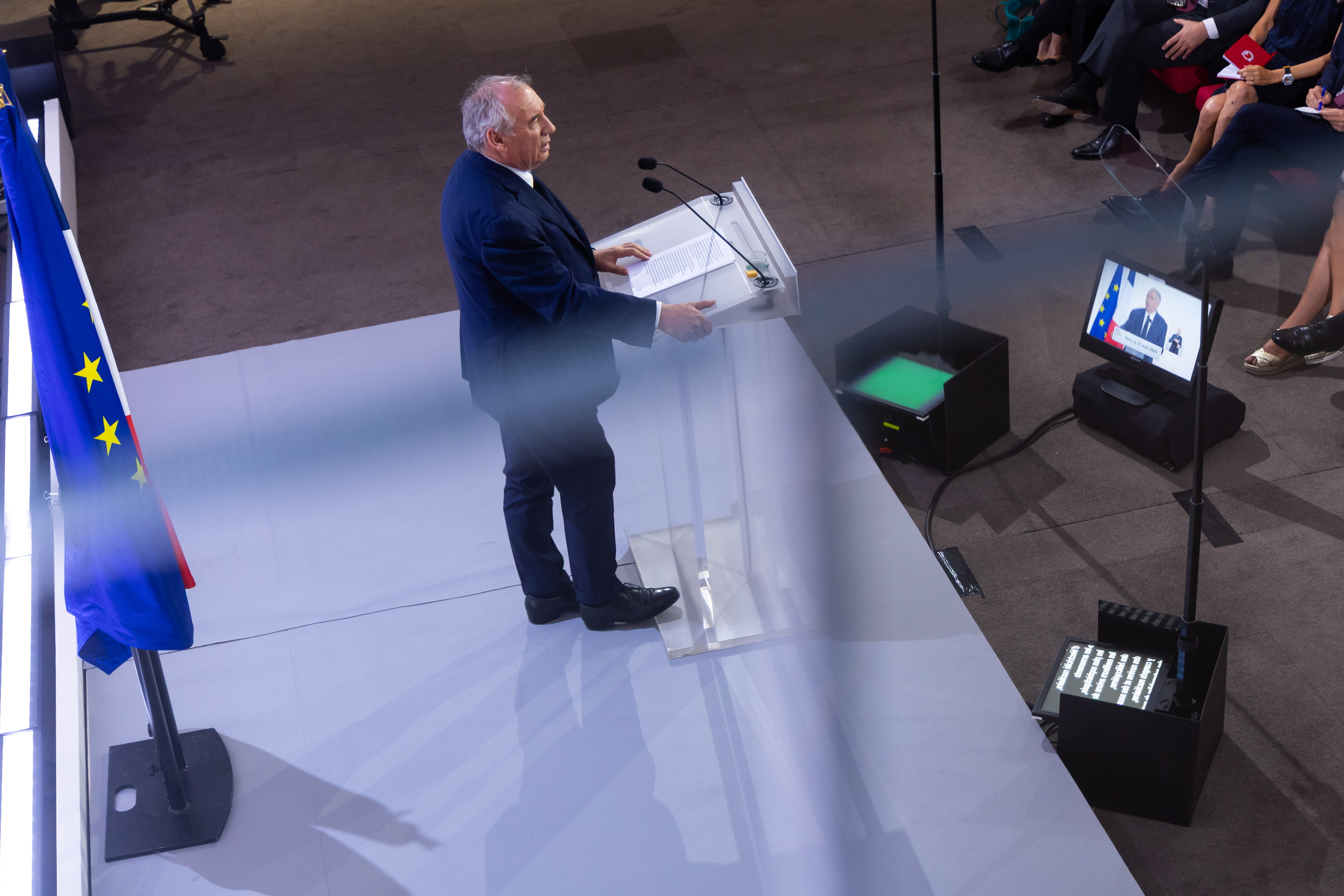 François Bayrou Frantziako lehen ministroa, gaur eman duen prentsaurrekoan, Parisen. CHRISTOPHE PETIT TESSON/EFE