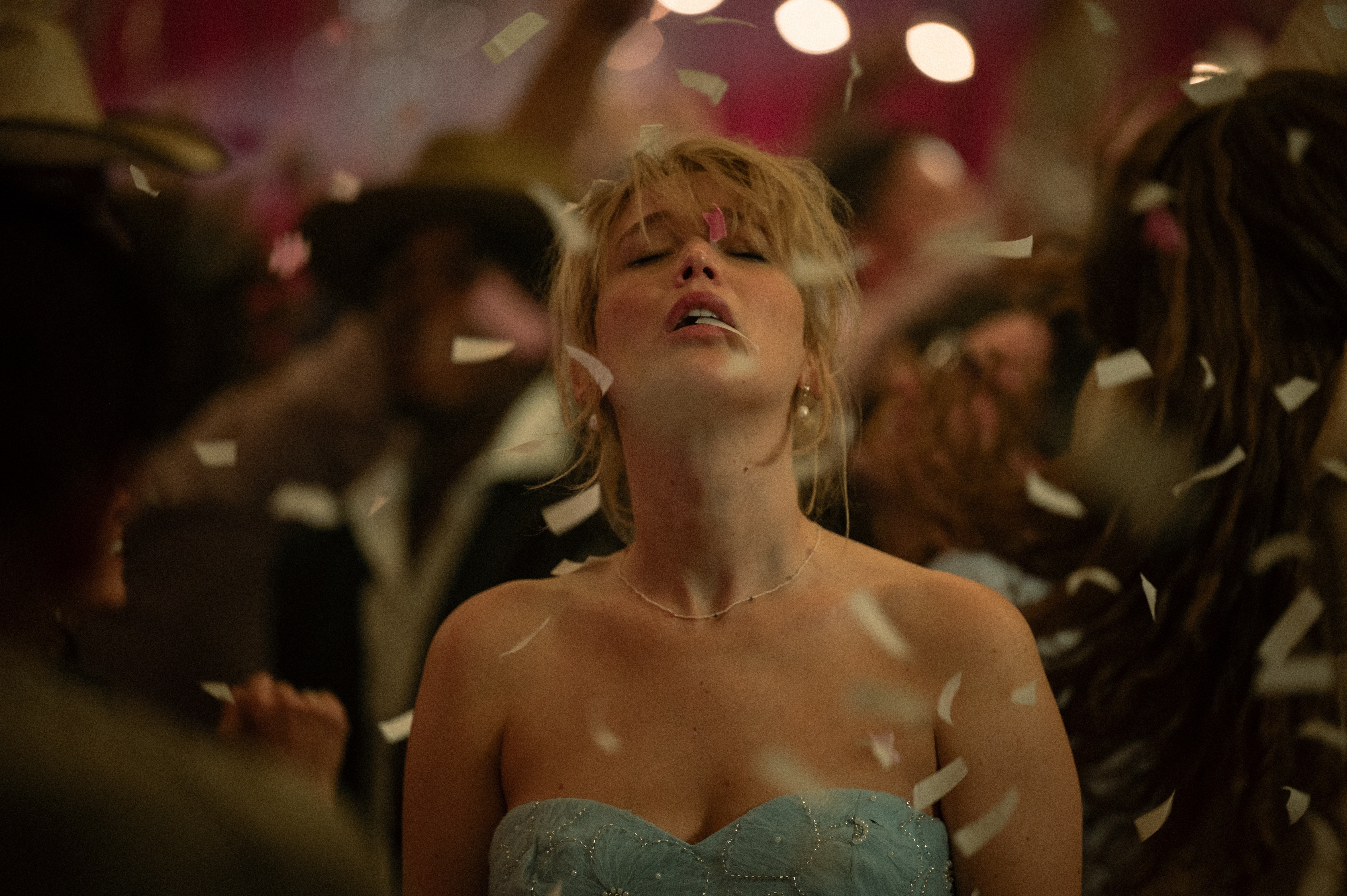 Jennifer Lawrence 'Die, My Love' filmeko fotograma batean. DONOSTIAKO ZINEMALDIA