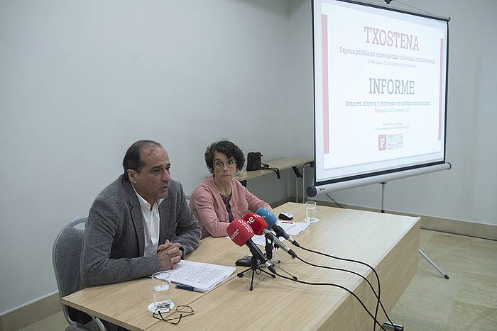 Foro sozial Iraunkorrak egin duen agerraldia, gaur, Donostian. JON URBE / FOKU