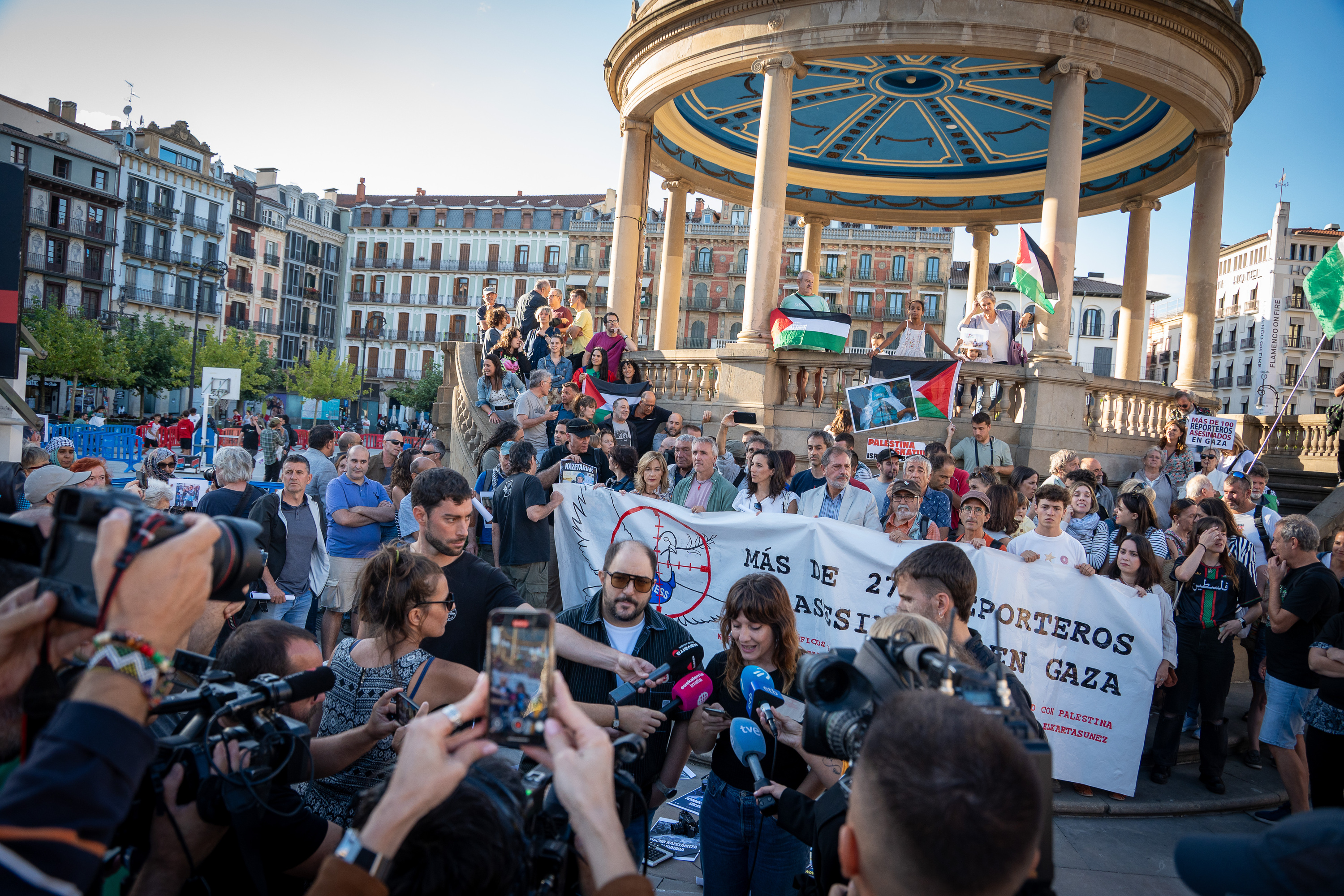 Palestinaren aldeko elkarretaratzea, gaur, Iruñeko Gazteluko plazan. AITOR KARASATORRE / FOKU