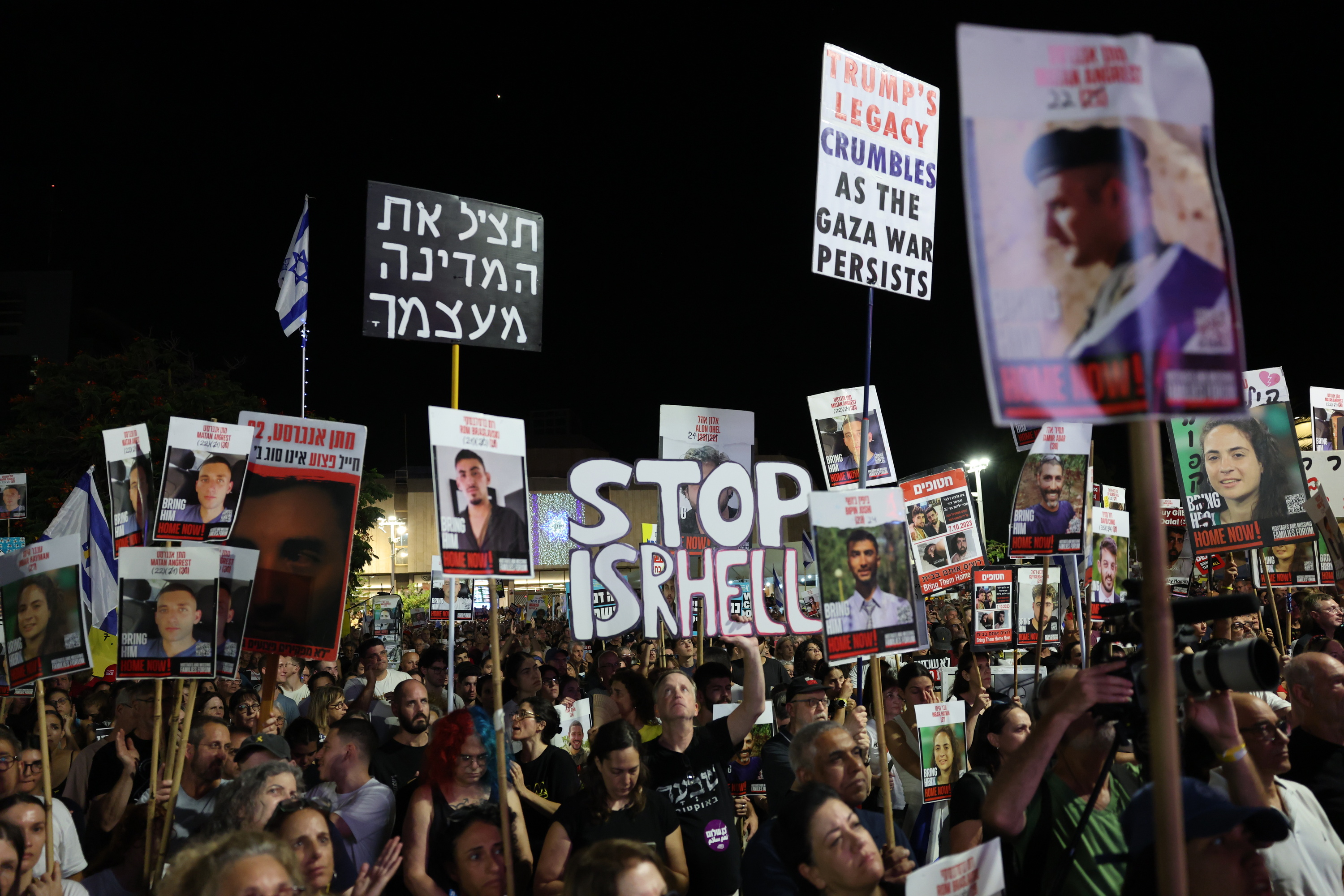 Israelgo Gobernuak menia onartu dezala exijitzeko protesta bat, herenegun, Tel Aviven. ABIR SULTAN / EFE