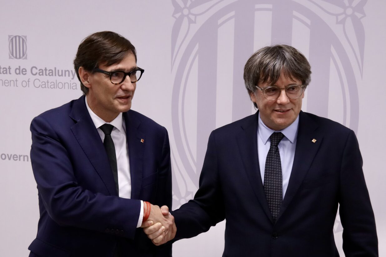 Generalitateko presidente Illa eta JxCren lider Puigdemont, Bruselan, gaur. BERRIA