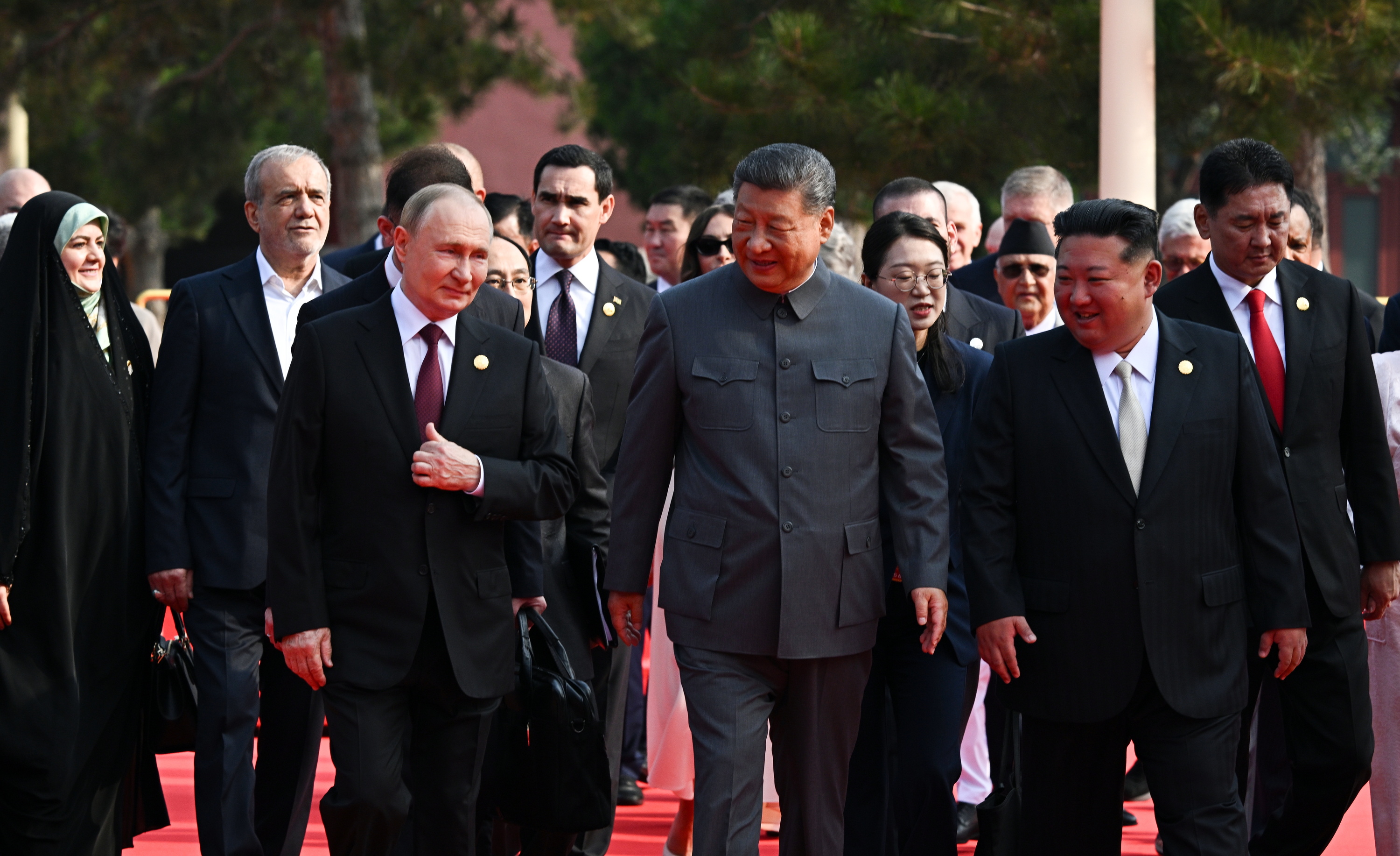 Putin, Xi eta Kim desfile militarra baino lehen, Pekinen, gaur. SERGEI BOBILEV