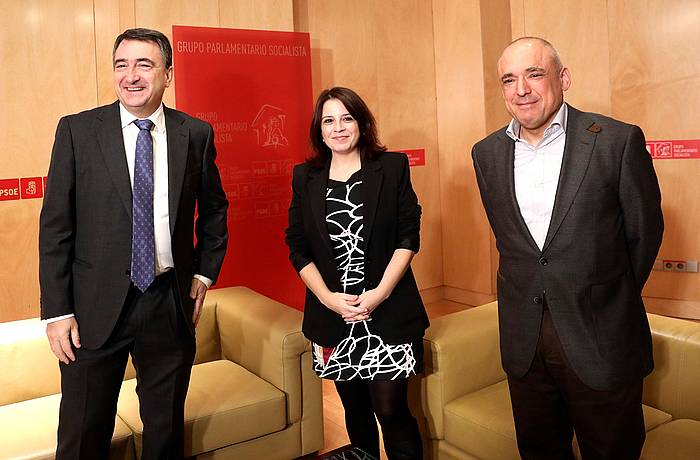Esteban EAJko Espainiako Kongresuko bozeramailea gaur batzartu da Adriana Lastra sozialistarekin. INMA MESA / EFE