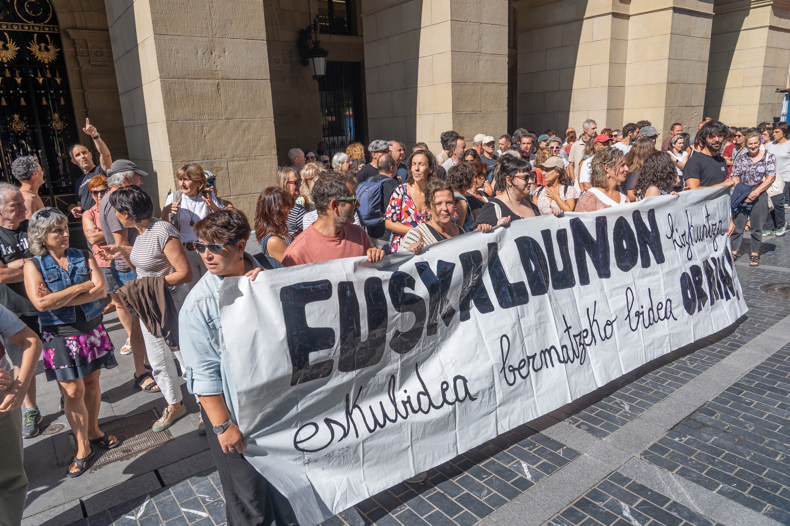 Euskara eskakizunen aldeko elkarretaratzea, joan zen astean, Donostian. ANDONI CANELLADA / FOKU