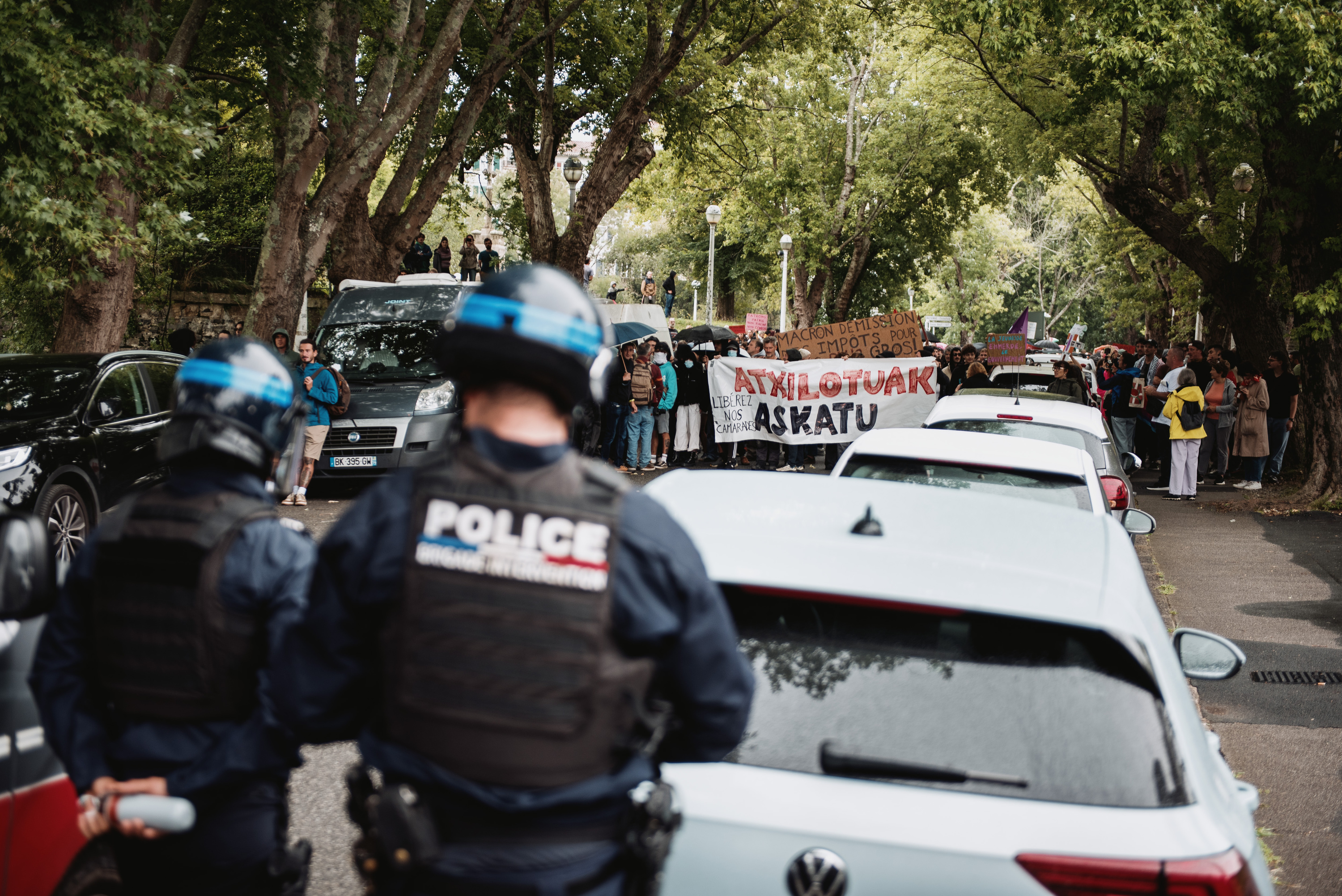 Atzoko blokeatze eguneko 14:00etako manifestazioa, Baionan. GUILLAUME FAUVEAU