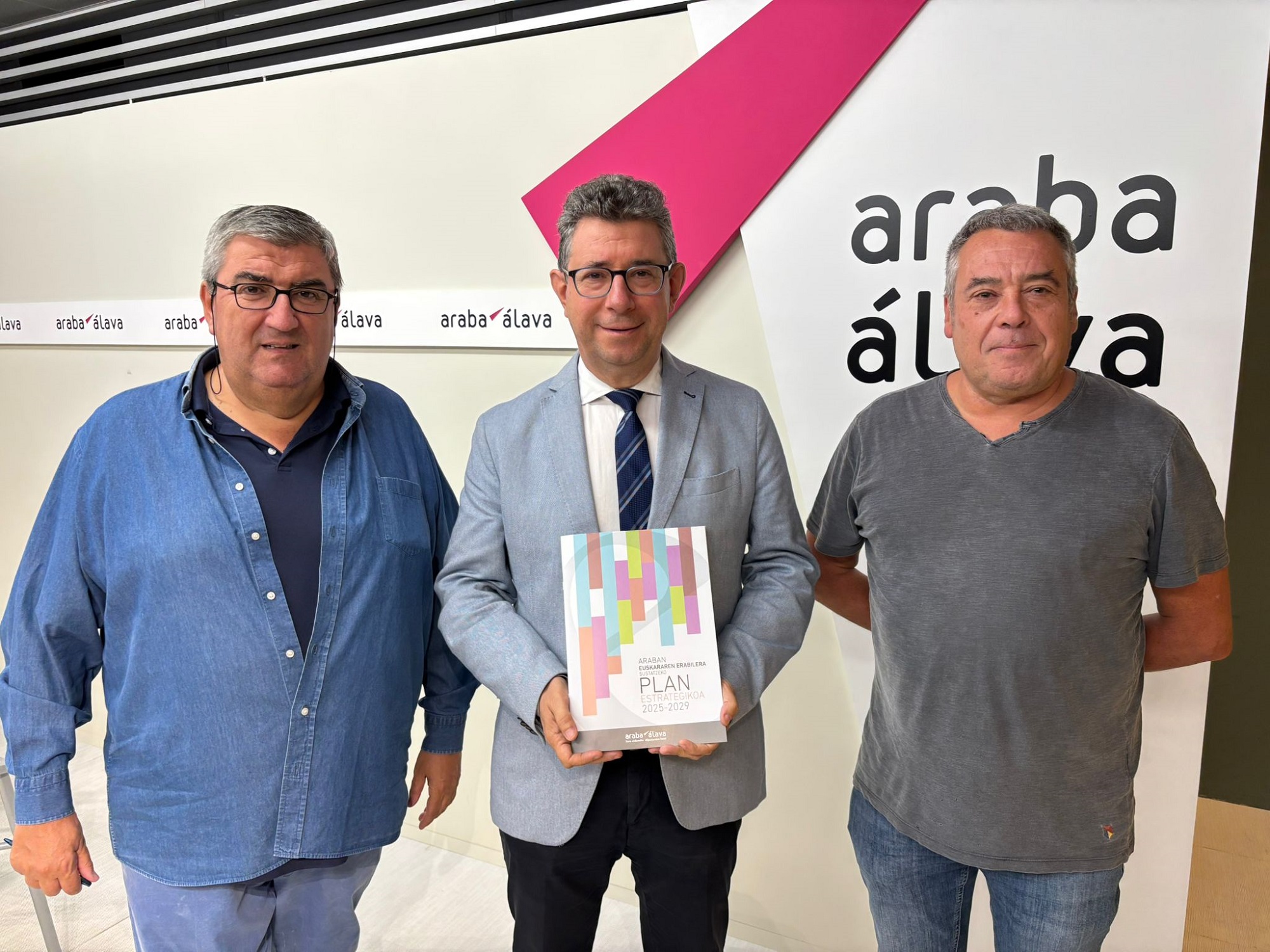 Araban euskararen erabilera sustatzeko 2025-2029 plan estrategikoaren aurkezpena, gaur goizean, Gasteizen. ARABAKO FORU ALDUNDIA