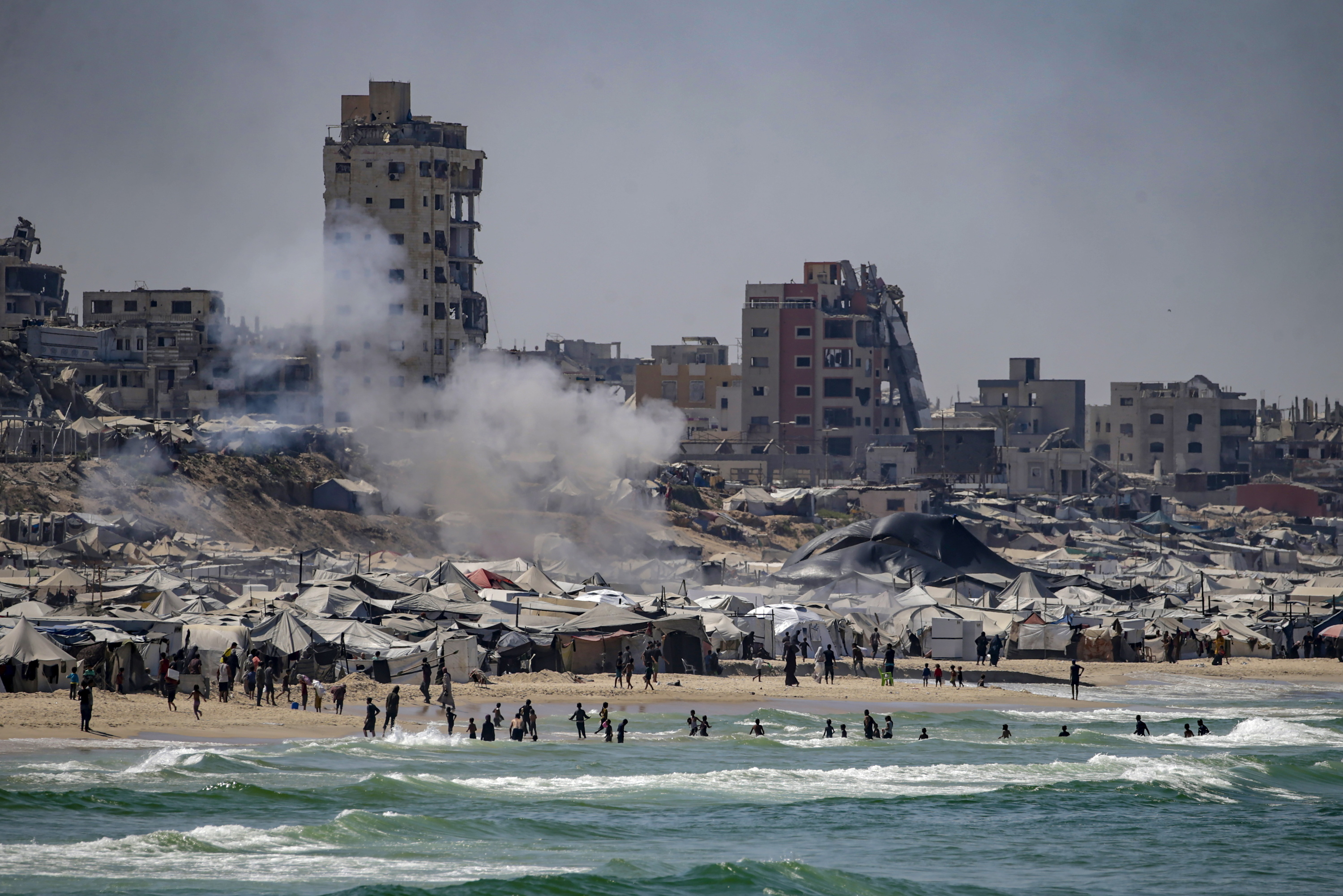 Gaza hiria itsasotik ikusita, atzo. MOHAMMED SABER / EFE