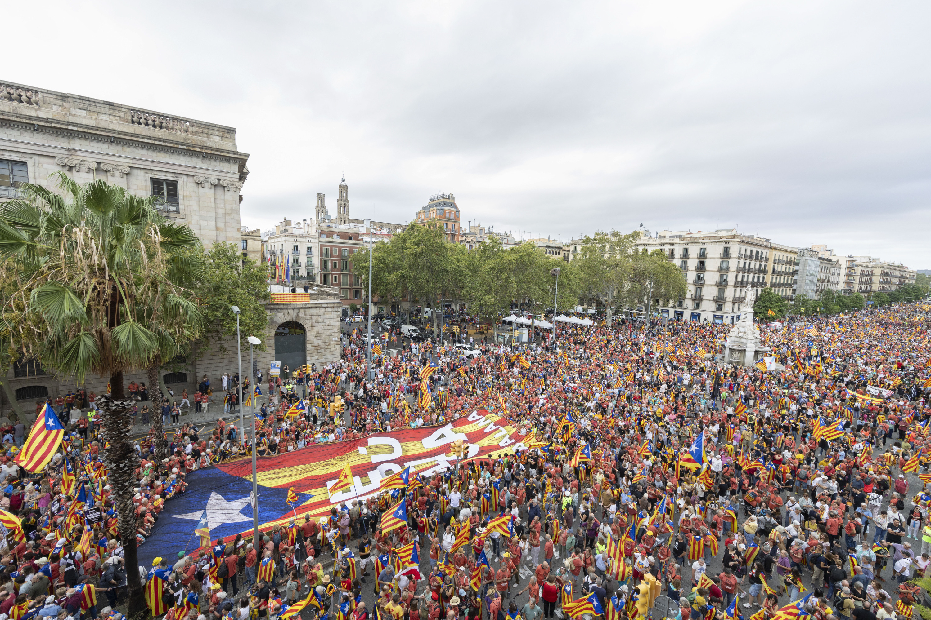 Diada eguneko manifestazioa gaur arratsaldean, Bartzelonan. MARTA PEREZ / EFE