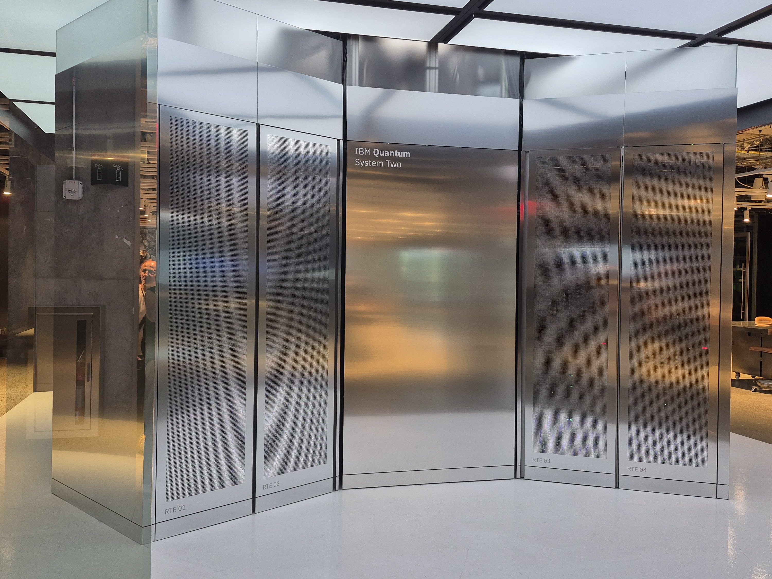 IBMren System Two ordenagailu kuantikoa, New Yorken. IRUNE LASA