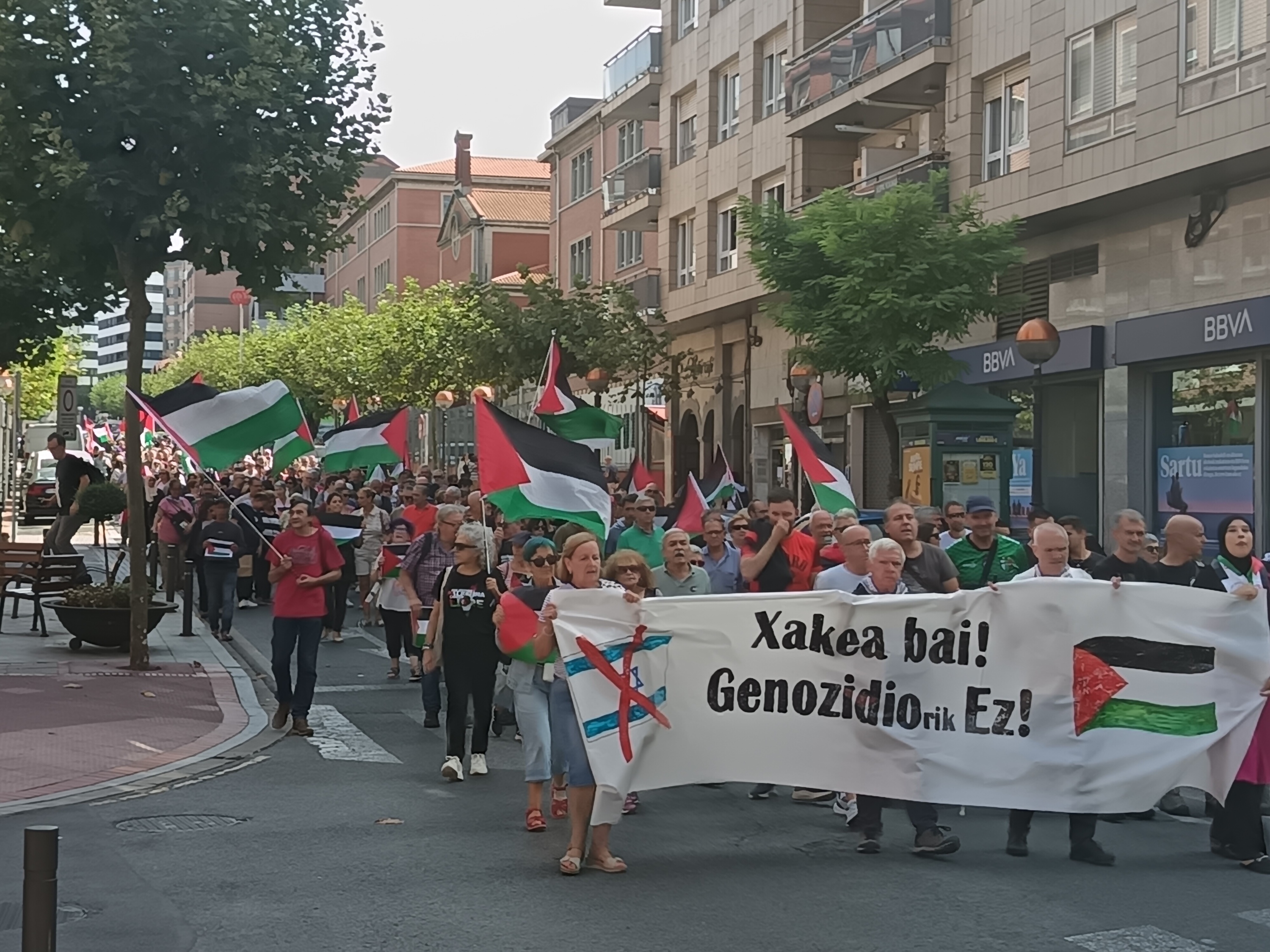 Palestinaren aldeko Sestaoko manifestazioa, gaur eguerdian. K.U.