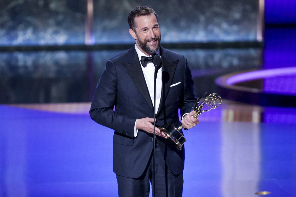 Noah Wyle Emmy saria jasotzen. 'The Pitt' telesailean egindako lanagatik