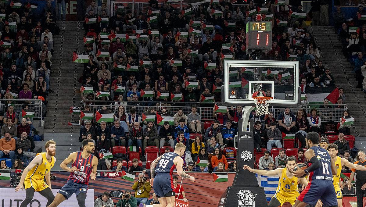 Baskoniak Maccabiren aurka jolastu zueneko protesta, aurtengo otsailean. RAUL BOGAJO / FOKU