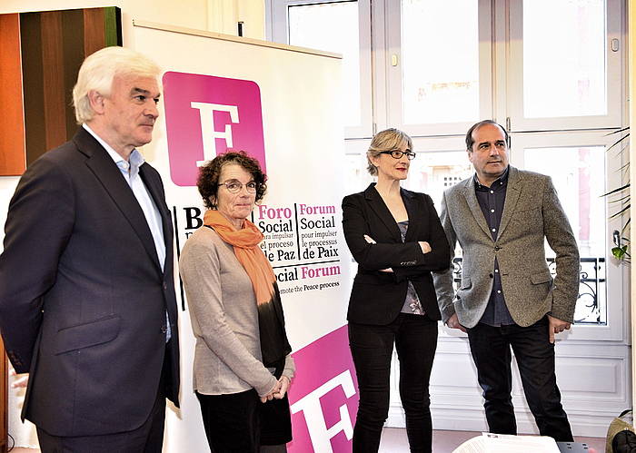 Foro Sozialaren ordezkariak, Bilbon egindako agerraldian. MARISOL RAMIREZ / FOKU