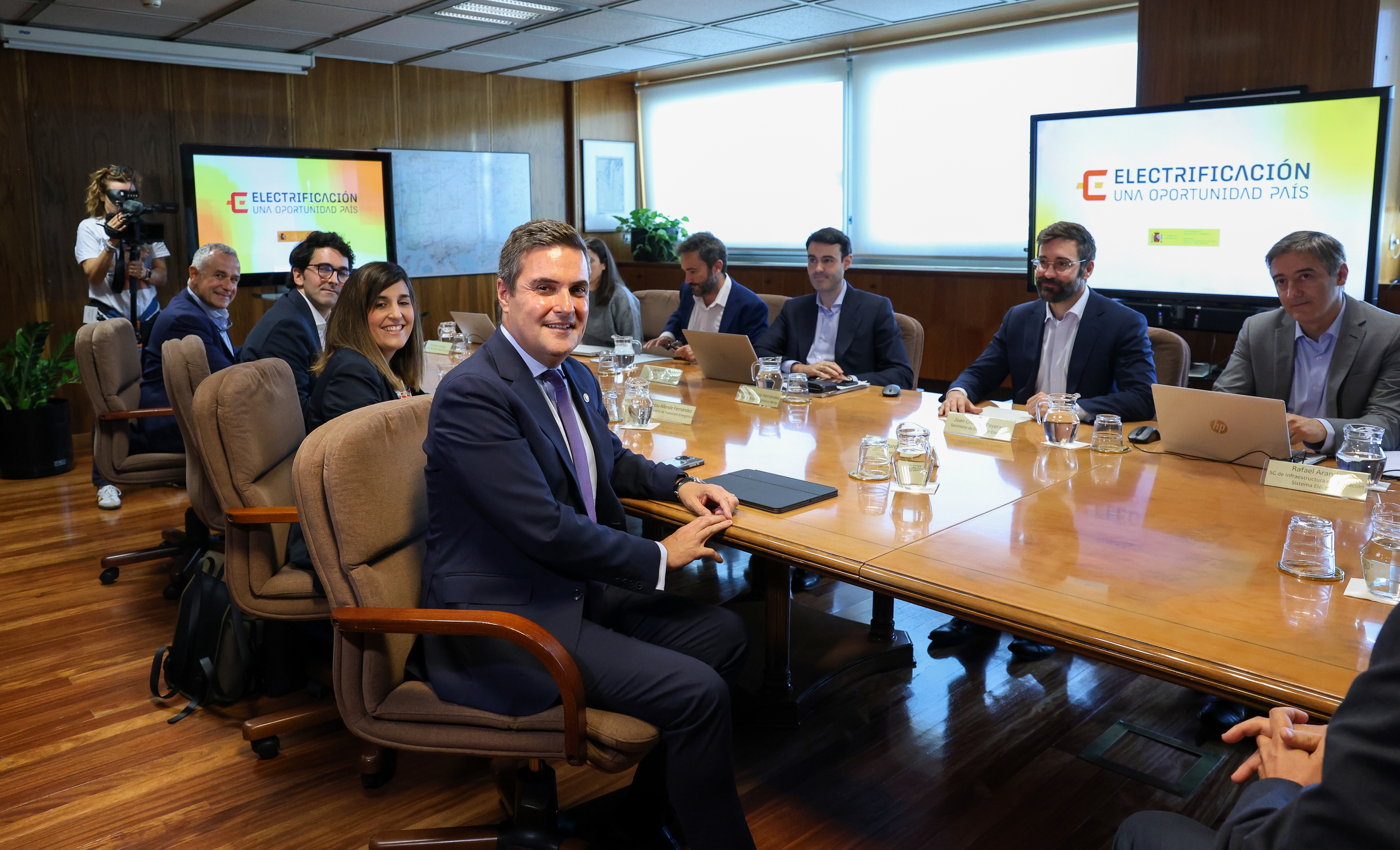 Jauregi Industria sailburua Espainiako Energia idazkariarekin, gaur, Madrilen. IREKIA
