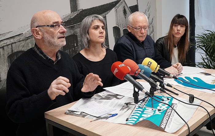 Bakegleen eta Sareren agerraldia, gaur goizean, Donostian. ANDONI CANELLADA / FOKU