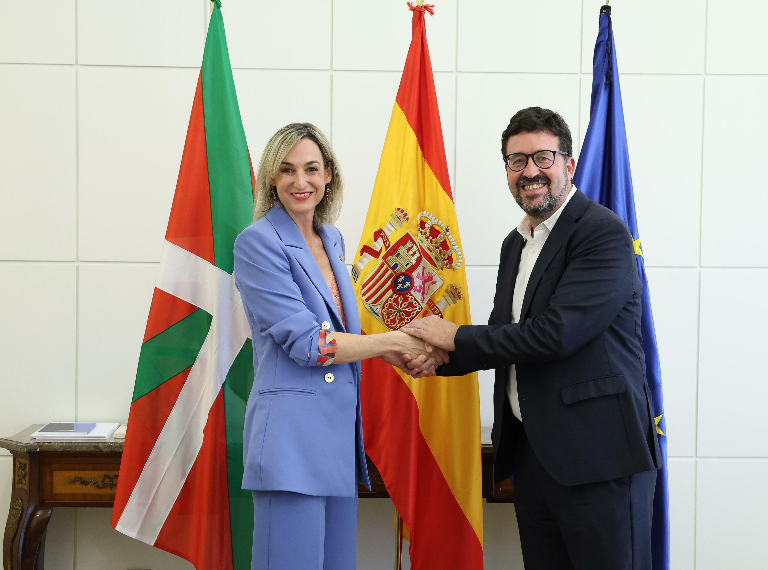 Maria Ubarretxena eta Joaquin Perez, gaur, Madrilen. IREKIA