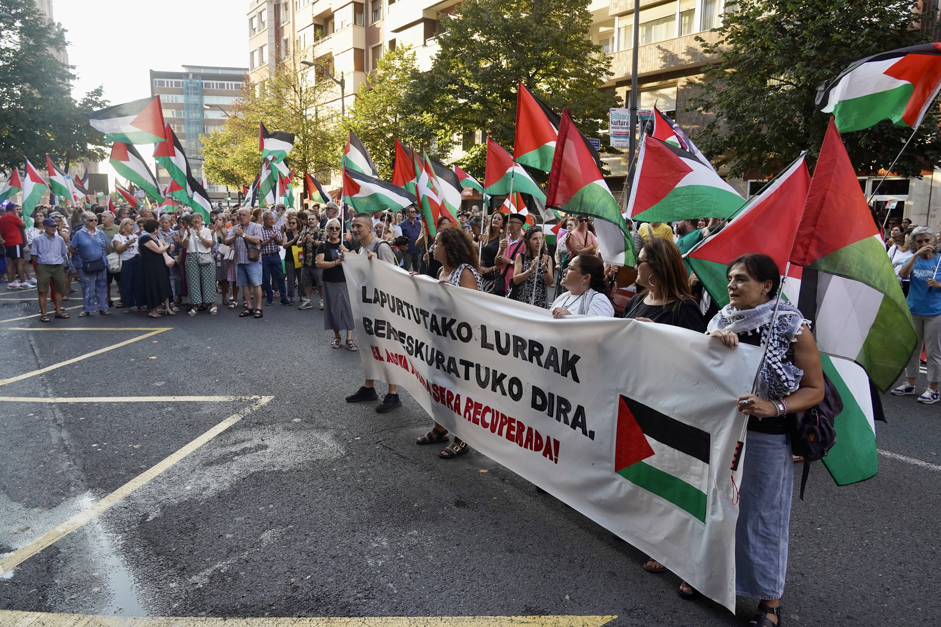 (ID_15331445) (Monika del Valle/@FOKU) 2025-09-18, Bilbo. Mobilizazioa egin dute Israelen genozidioaren aurka eta Palestinaren alde...