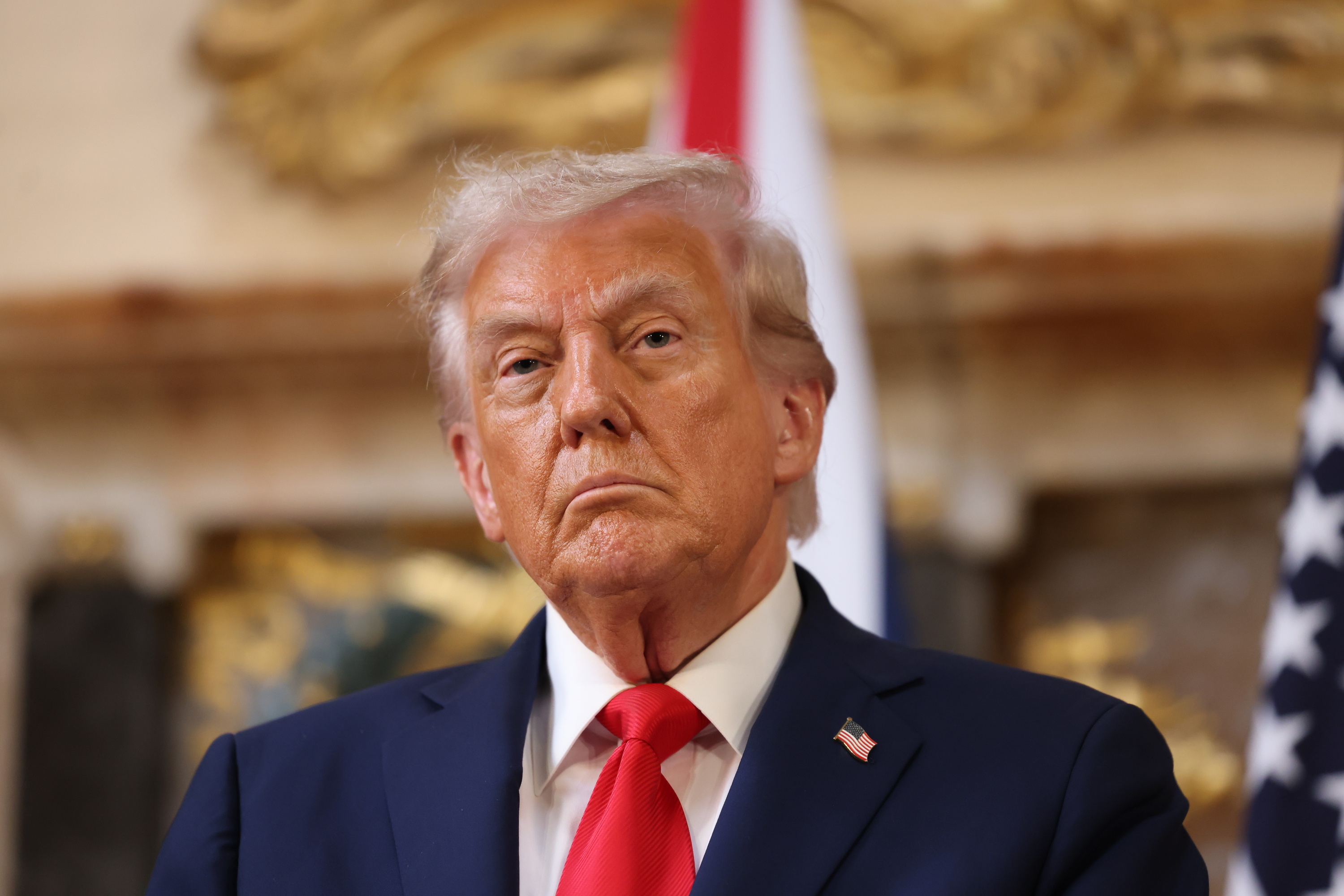 Donald Trump AEBetako presidentea Erresuma Batuan, atzo. NEIL HALL / EFE