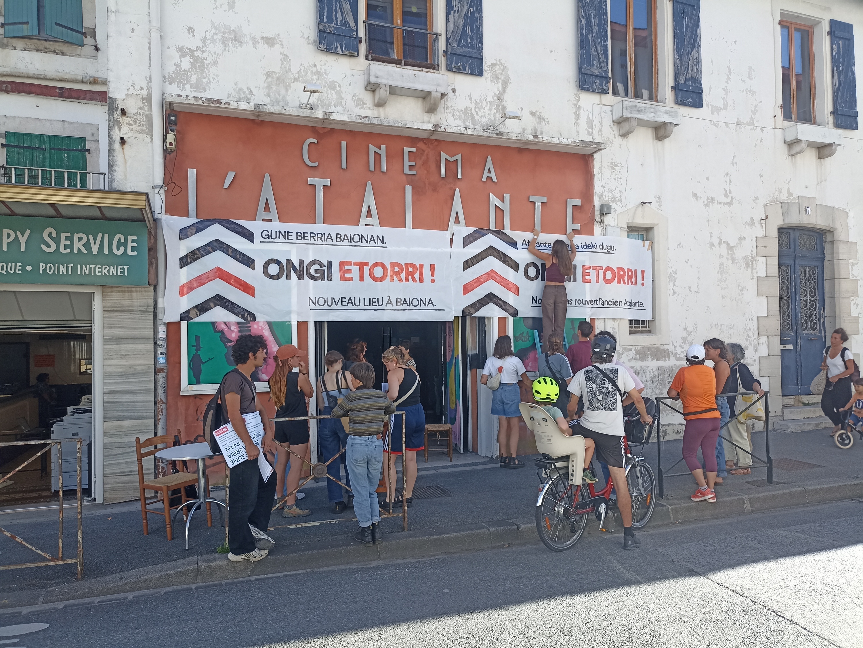 Baionako Atalante zinema zena Ipar Euskal Herriko Kontseilu Sozialistak berriz ireki zuenekoa. BERRIA