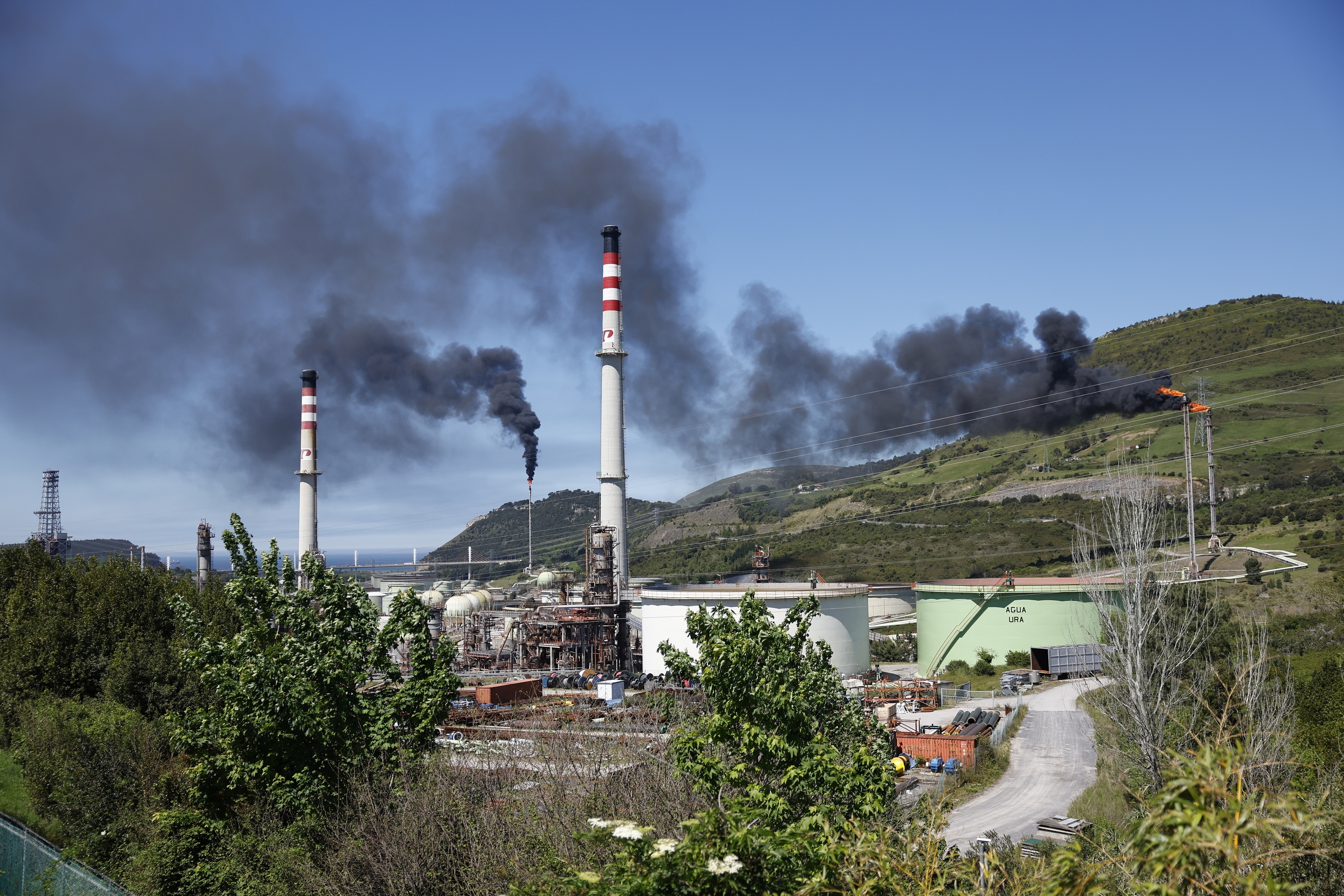 Petronorrek Muskizen duen findegia. MIGUEL TOÑA / EFE