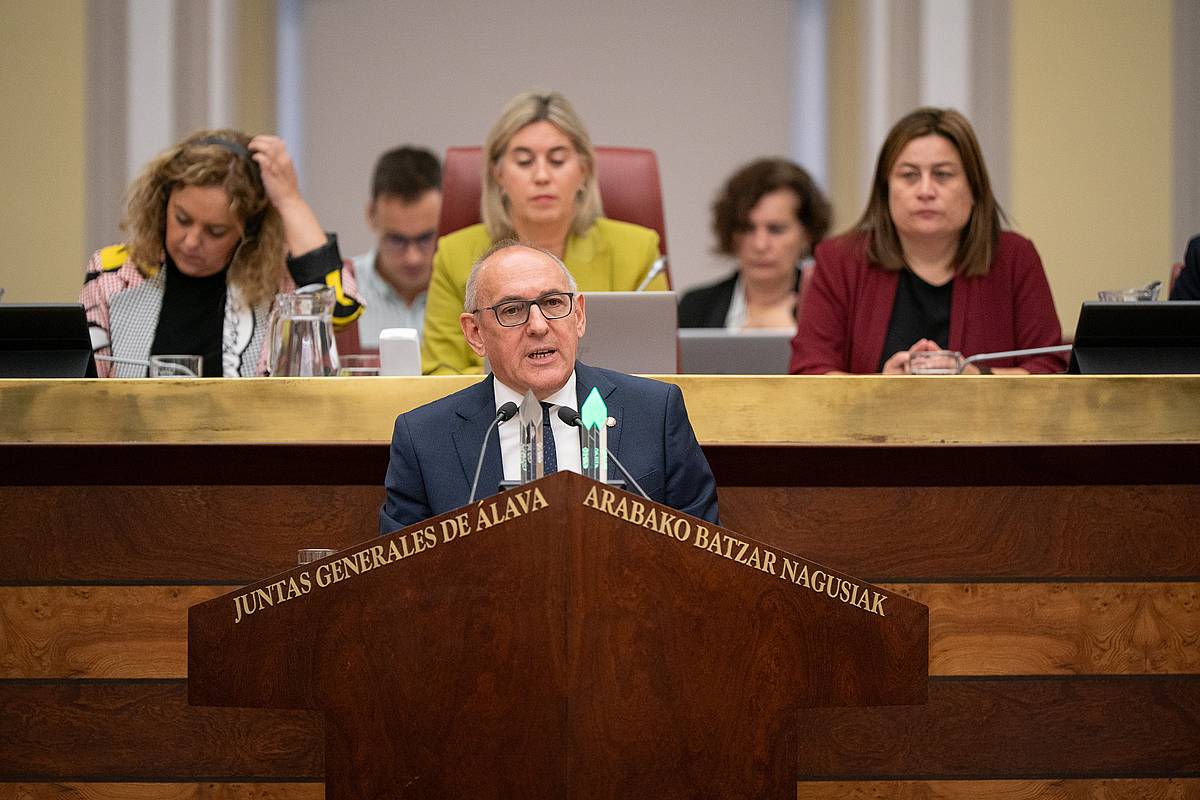 Ramiro Gonzalez,  Arabako ahaldun nagusia, Batzar nagusietan. ENDIKA PORTILLO / FOKU