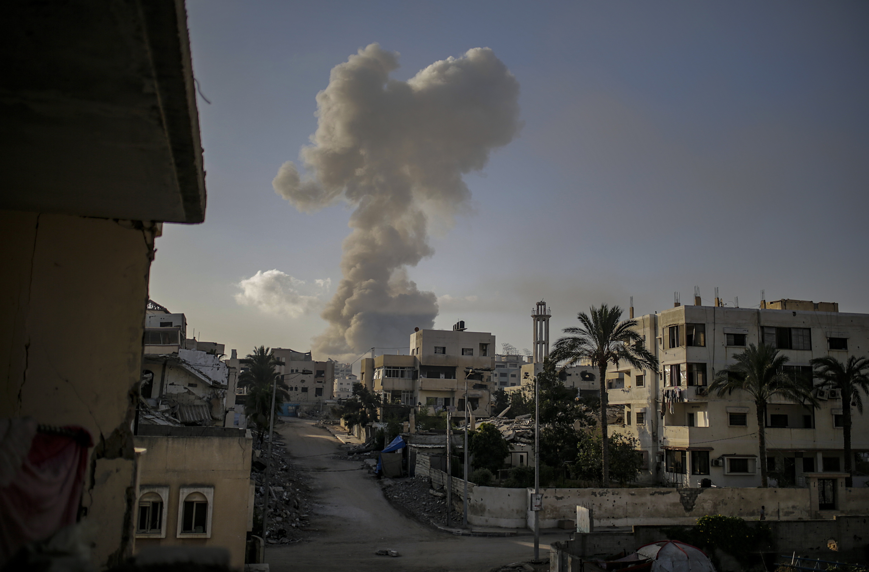 Kea Gaza hirian, Israelek gaur egindako eraso baten ostean. MOHAMMED SABER / EFE