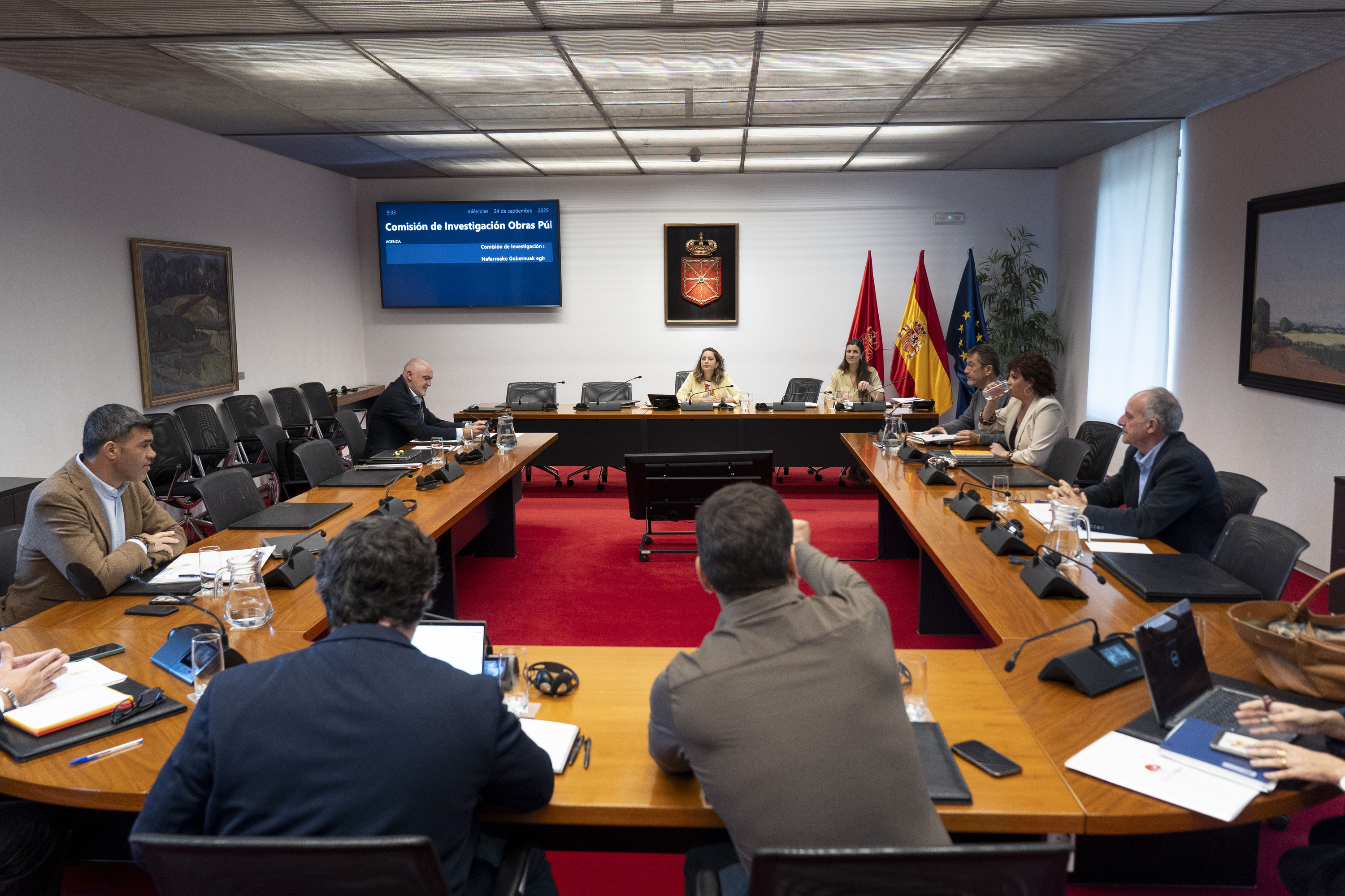 (ID_15349061) (Iñigo Uriz/@FOKU) 2025-09-24, Iruñea. Irati Jimenez ikerketa batzordeko buruak prentsaurrekoa eman du eta ondoren ...