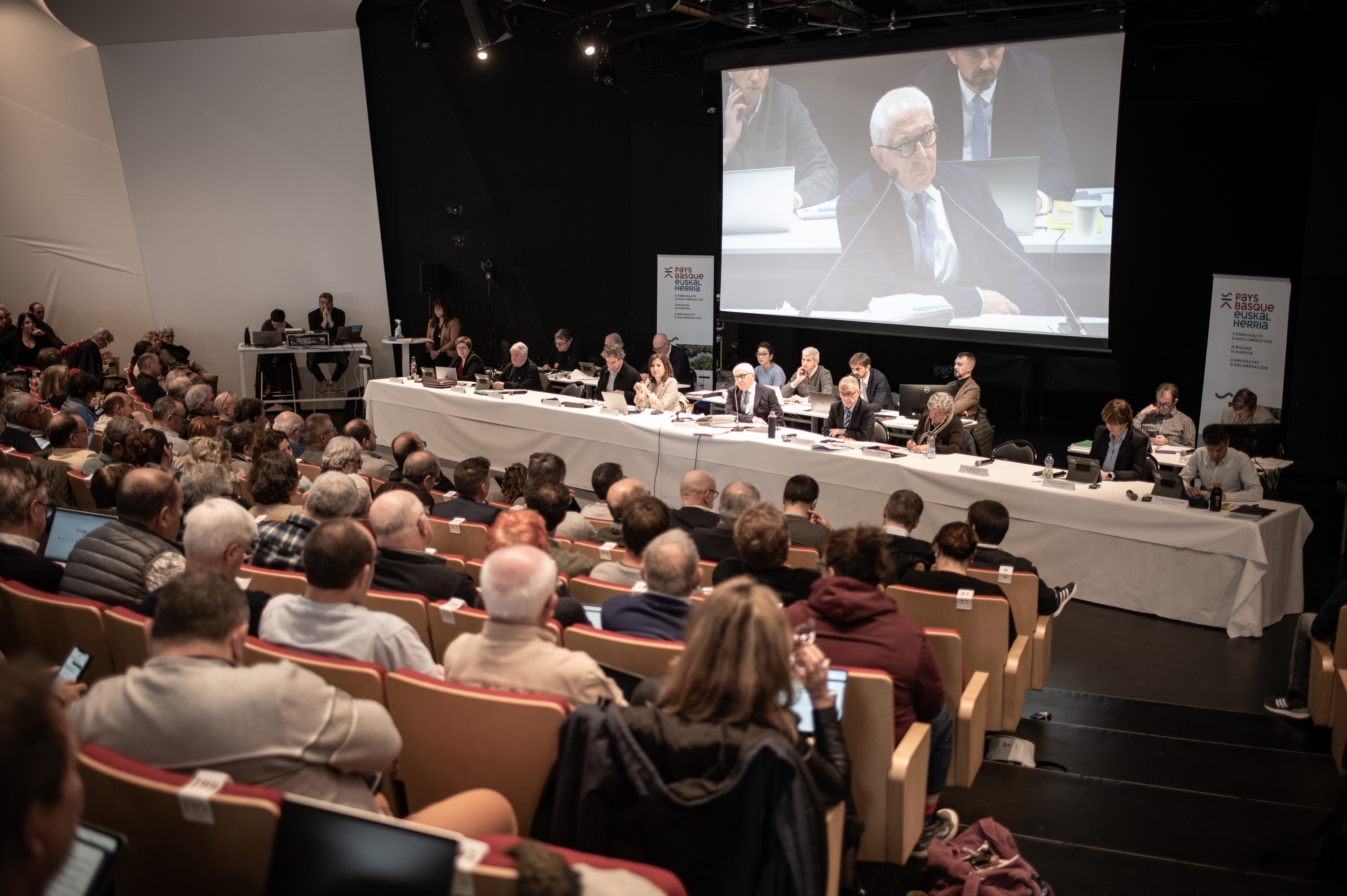 Euskal Hirigune Elkargoko biltzarra, artxiboko argazki batean. PATXI BELTZAIZ
