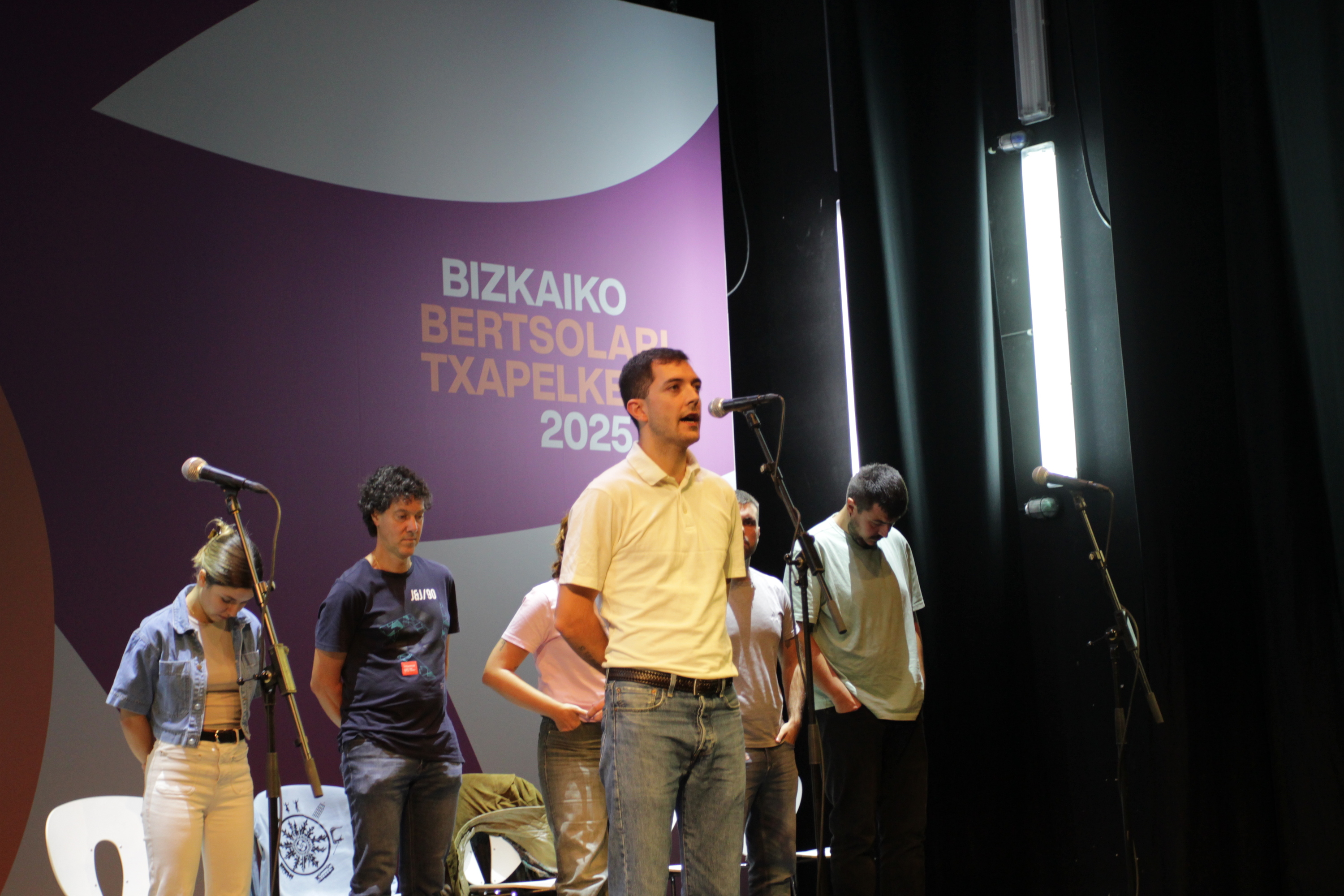 Aitor Bizkarra Bizkaiko Bertsolari Txapelketan, atzo, Urdulizen. EUSKAL HERRIKO BERTSOZALE ELKARTEA
