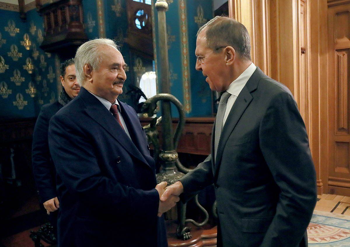 Khalifa Haftar eta Erusiako Atzerri ministro Sergey Lavrov, atzo, Moskun. EFE