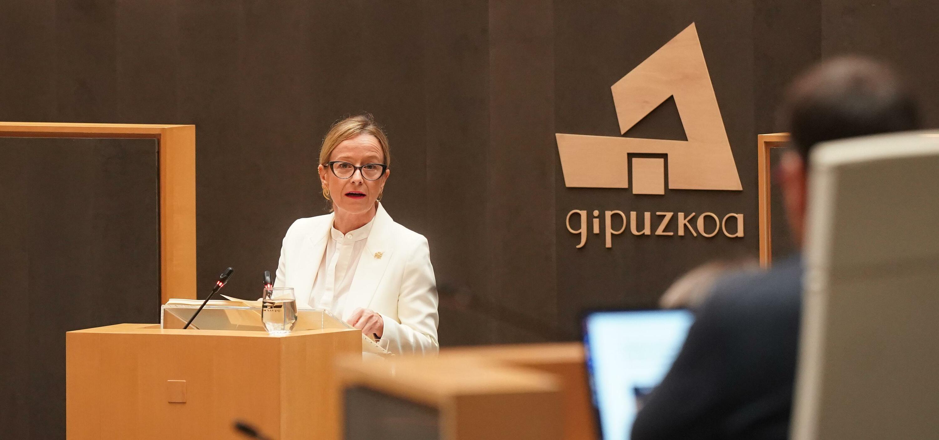 Eider Mendoza, gaur, politika orokorreko osoko bilkuran, Gipuzkoako Batzar Nagusietan, Donostian. GIPUZKOAKO BATZAR NAGUSIAK
